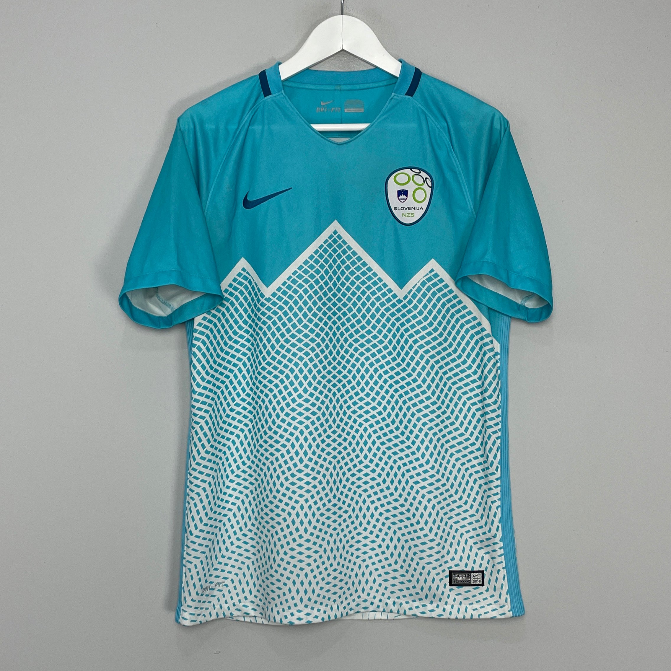 Shop 2016/17 SLOVENIA HOME SHIRT (M) NIKE, classic football shirts, vintage football shirts & retro soccer jerseys at Cult Kits