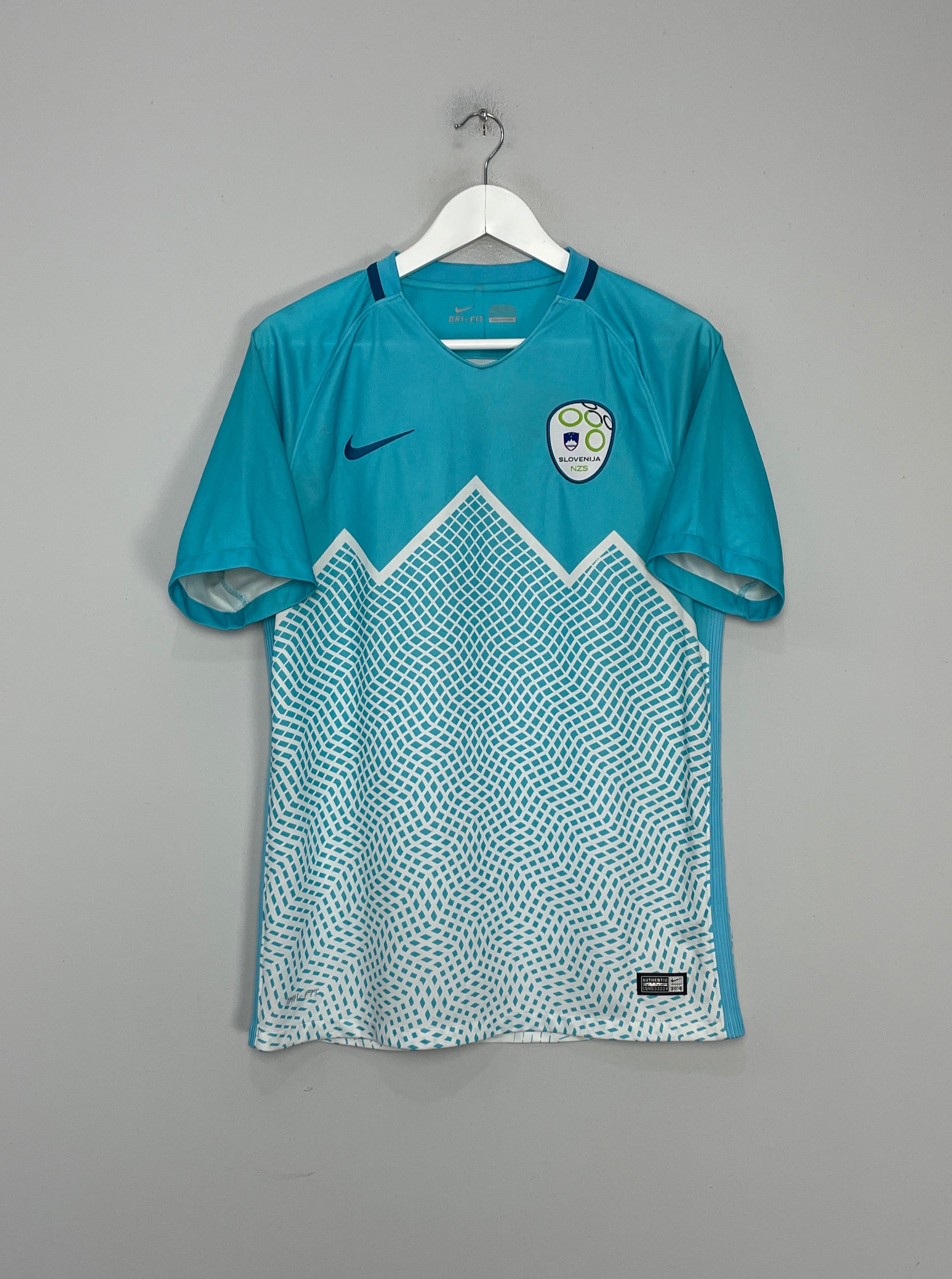 Shop 2016/17 SLOVENIA HOME SHIRT (M) NIKE, classic football shirts, vintage football shirts & retro soccer jerseys at Cult Kits