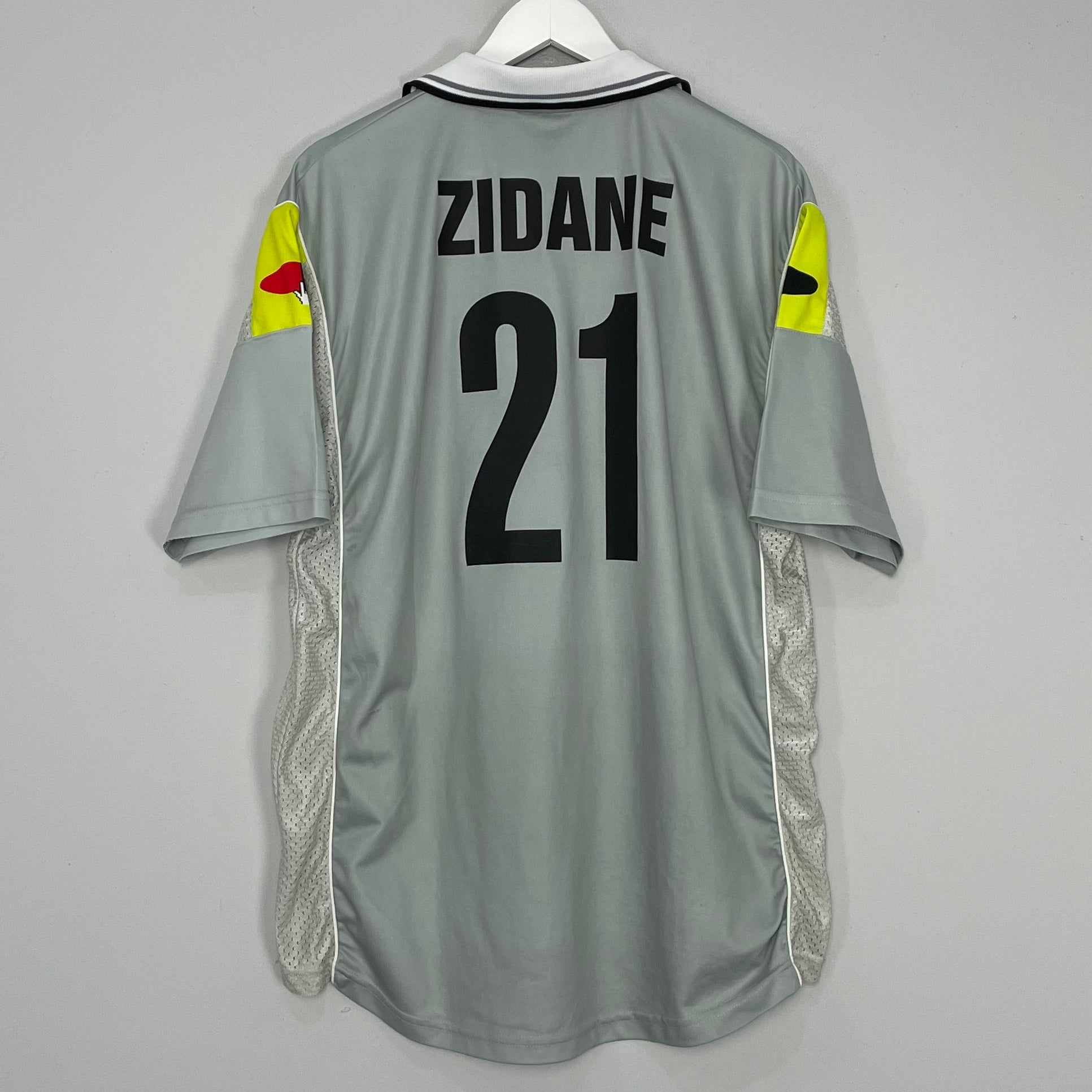 Shop 2000/01 JUVENTUS ZIDANE #21 AWAY SHIRT (L) LOTTO, classic football shirts, vintage football shirts & retro soccer jerseys at Cult Kits
