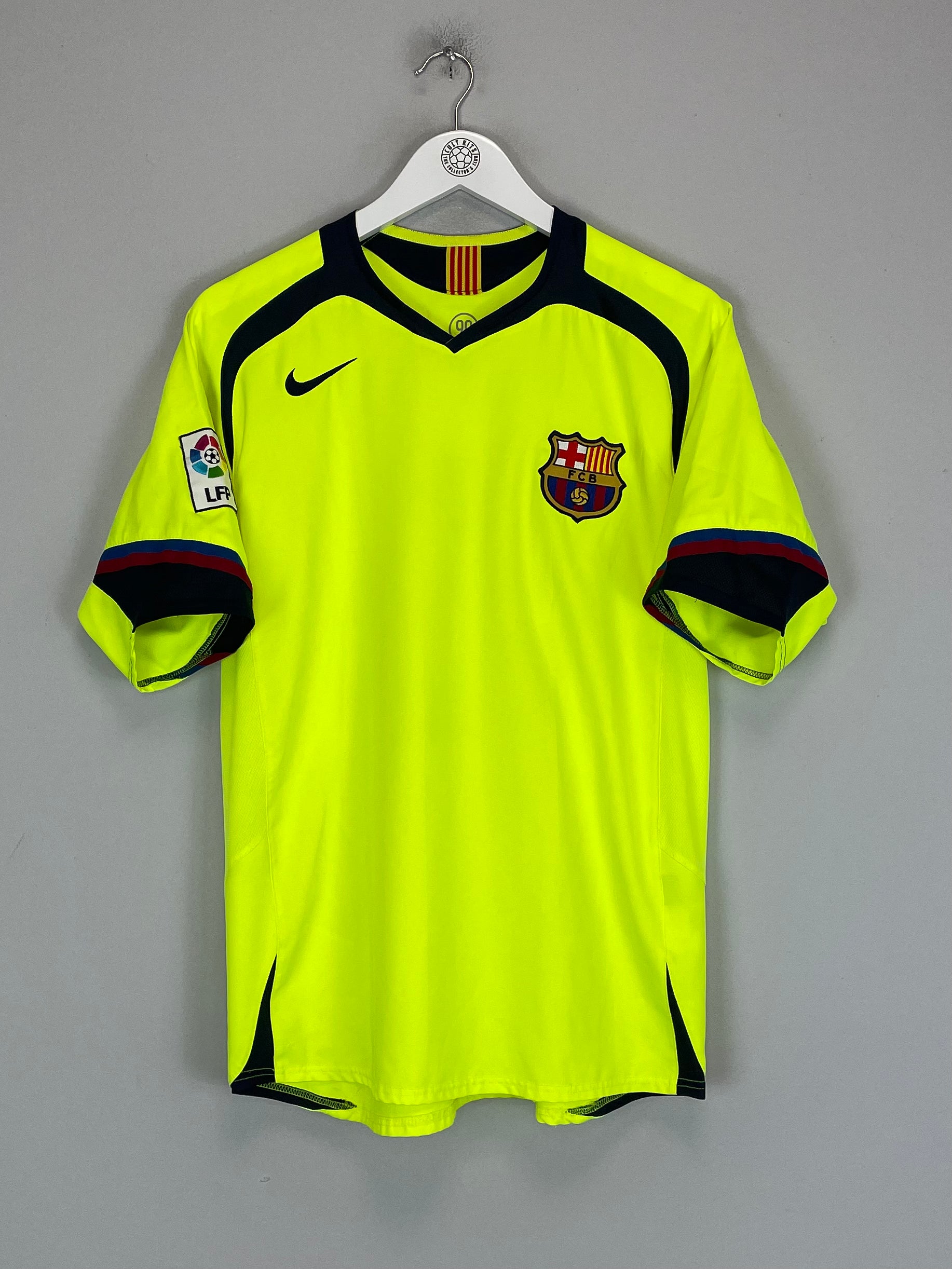 Shop 2005/06 BARCELONA RONALDINHO #10 AWAY SHIRT (M) NIKE, classic football shirts, vintage football shirts & retro soccer jerseys at Cult Kits