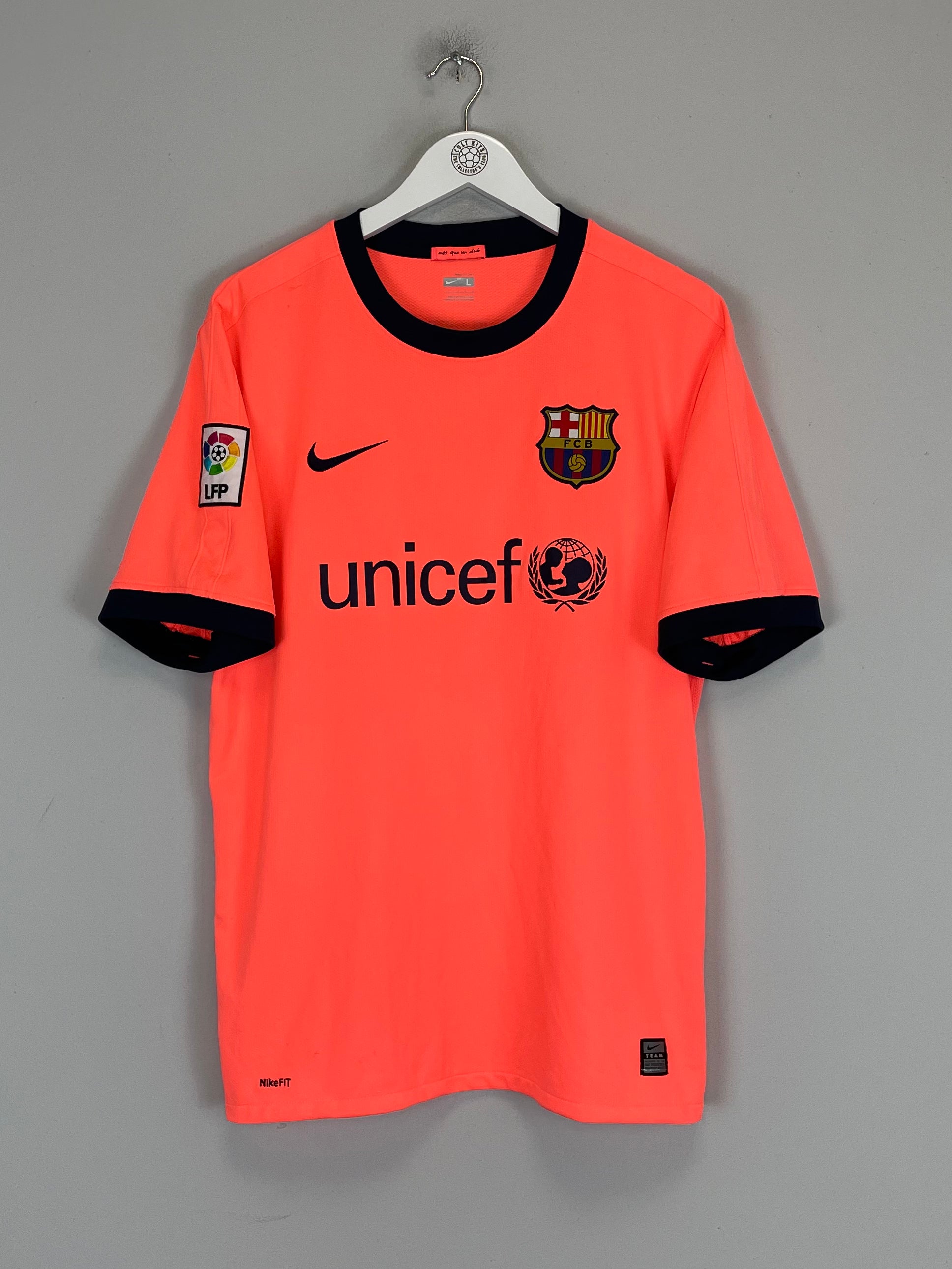 Shop 2009/10 BARCELONA INIESTA #8 AWAY SHIRT (L) NIKE, classic football shirts, vintage football shirts & retro soccer jerseys at Cult Kits