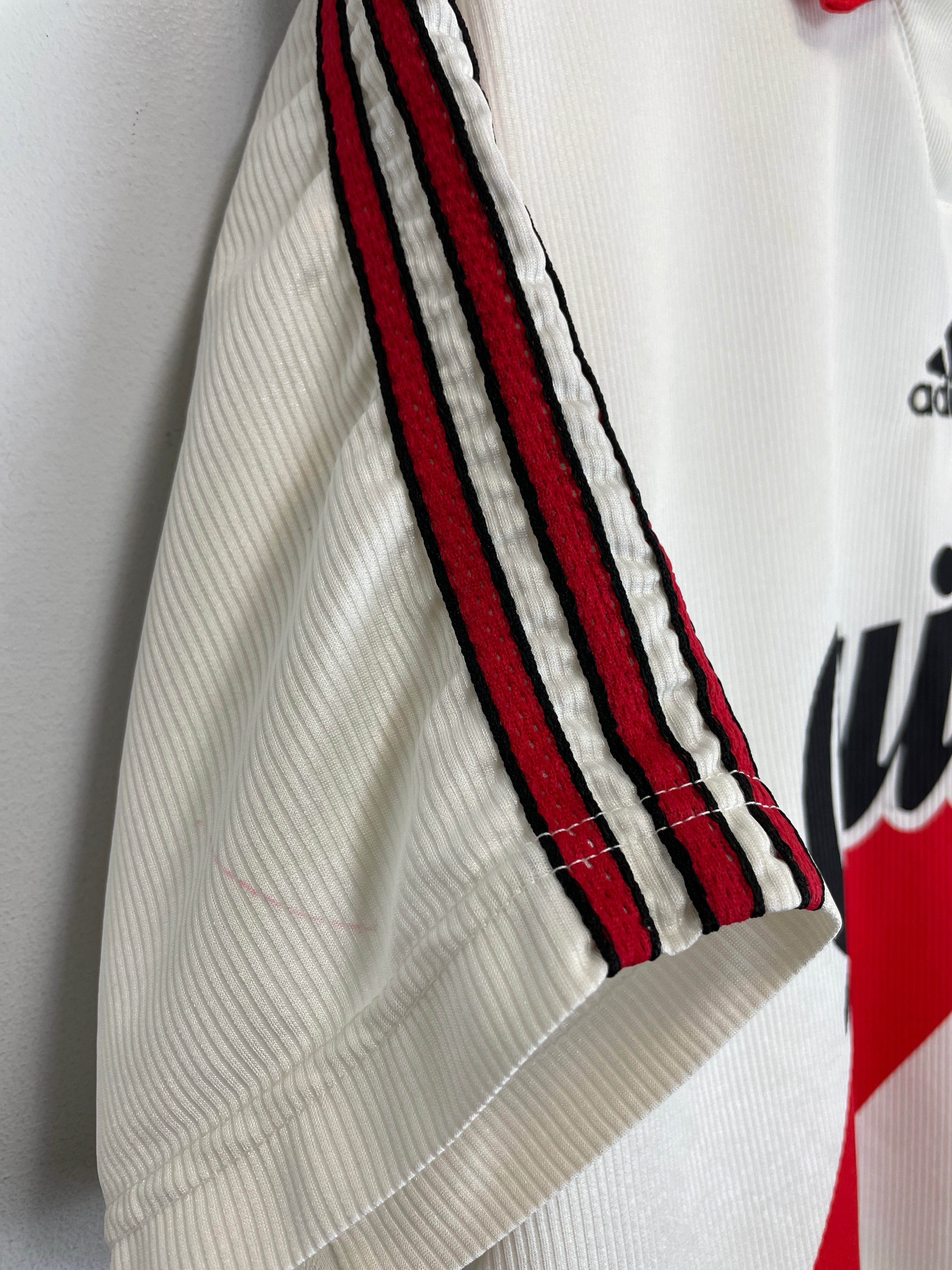 Shop 1999/00 RIVER PLATE #10 HOME SHIRT (M) ADIDAS, classic football shirts, vintage football shirts & retro soccer jerseys at Cult Kits