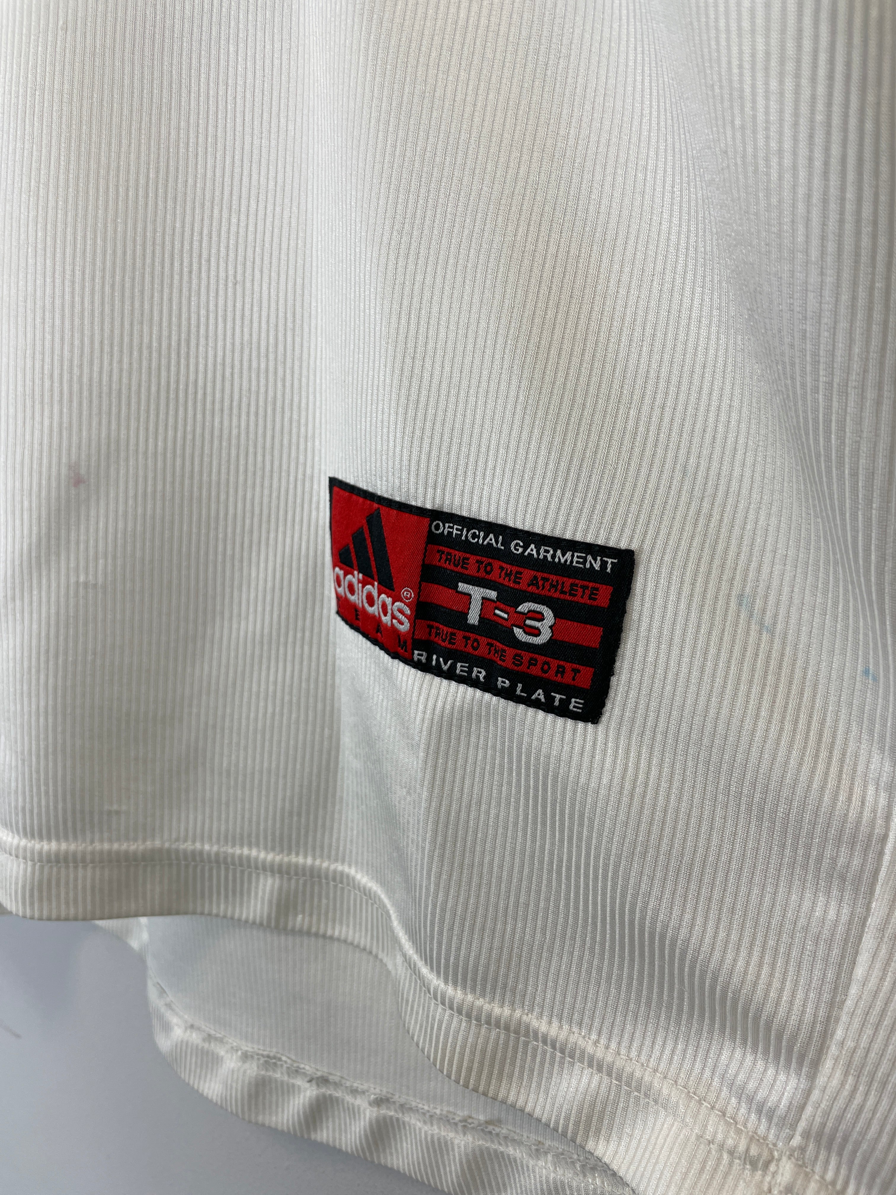 Shop 1999/00 RIVER PLATE #10 HOME SHIRT (M) ADIDAS, classic football shirts, vintage football shirts & retro soccer jerseys at Cult Kits