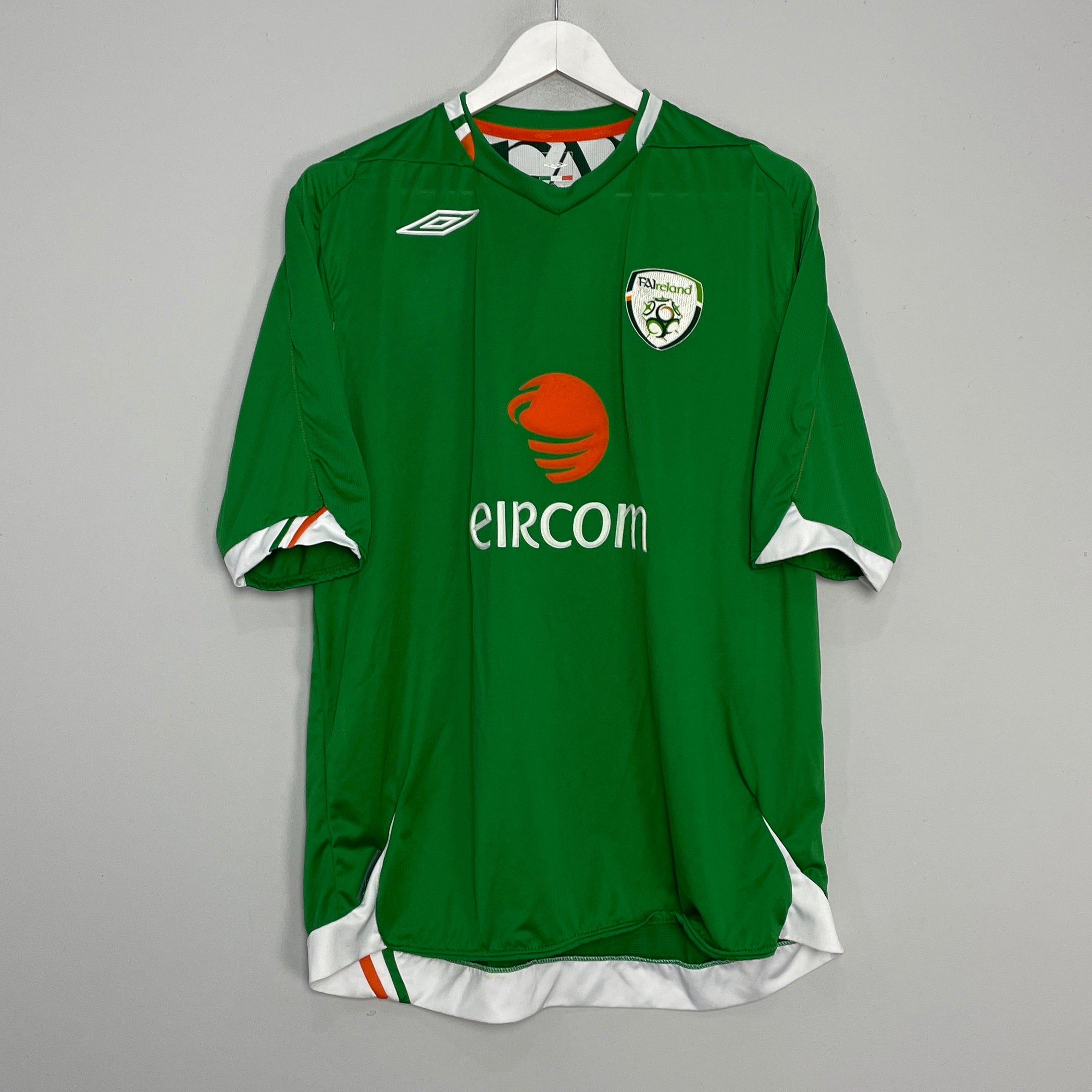 Shop 2006/08 IRELAND HOME SHIRT (XXL) UMBRO, classic football shirts, vintage football shirts & retro soccer jerseys at Cult Kits