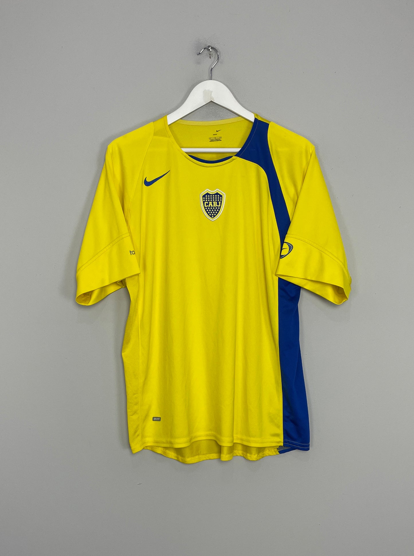 Image of the Boca Juniors shirt from the 2002/04 season