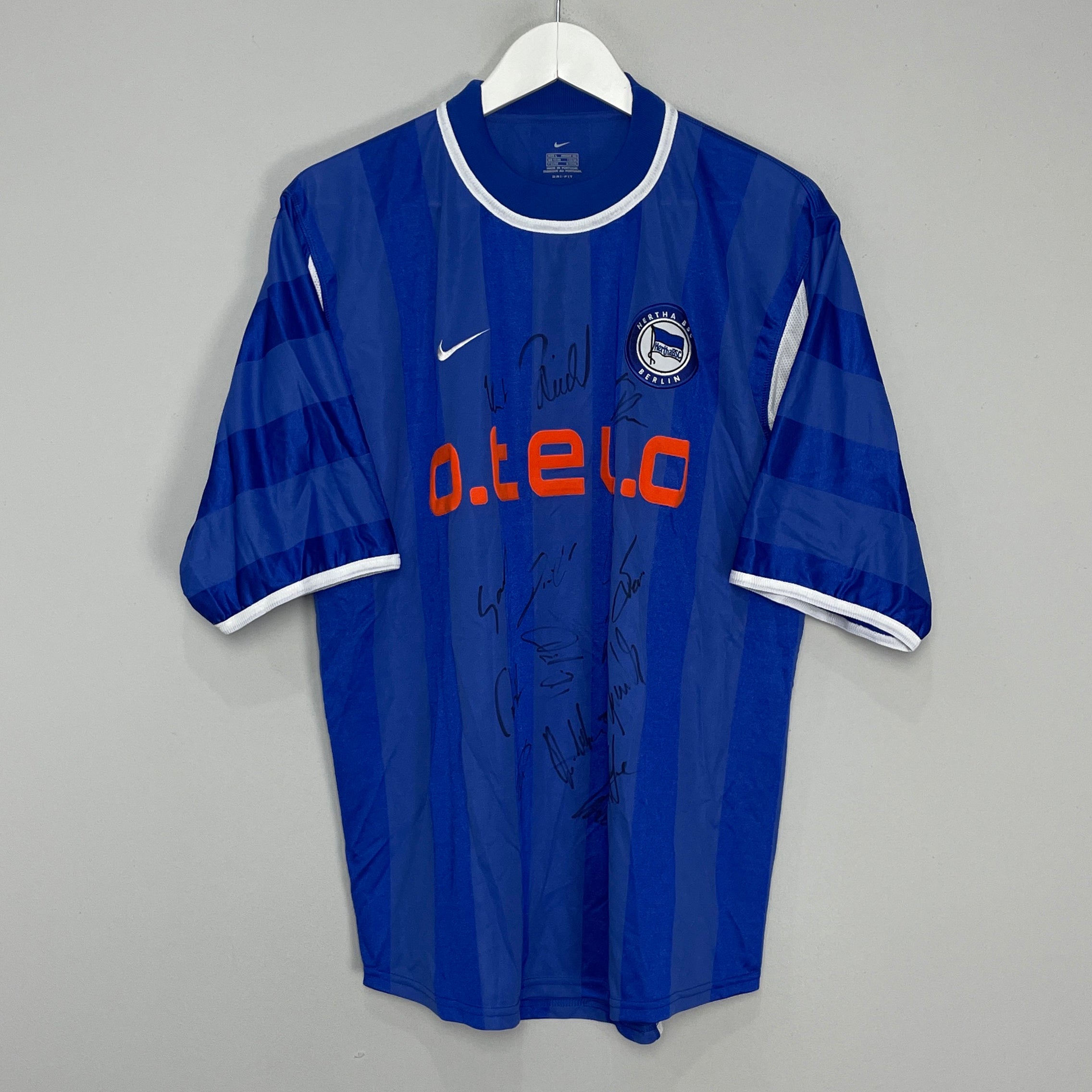 Shop 2000/01 HERTHA BERLIN *SQUAD SIGNED* HOME SHIRT (L) NIKE, classic football shirts, vintage football shirts & retro soccer jerseys at Cult Kits