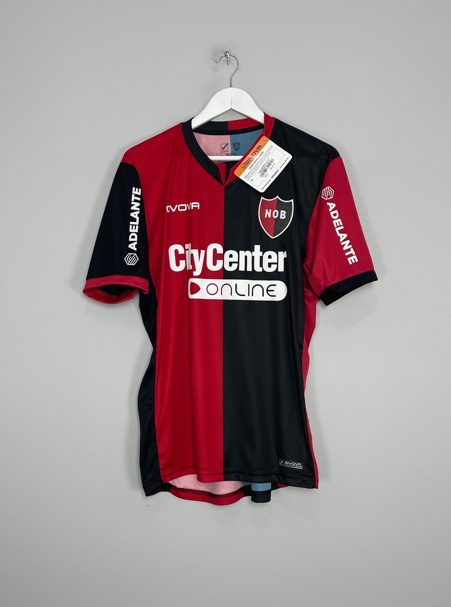 Image of the Newells Old Boys shirt from the 2022/23 season
