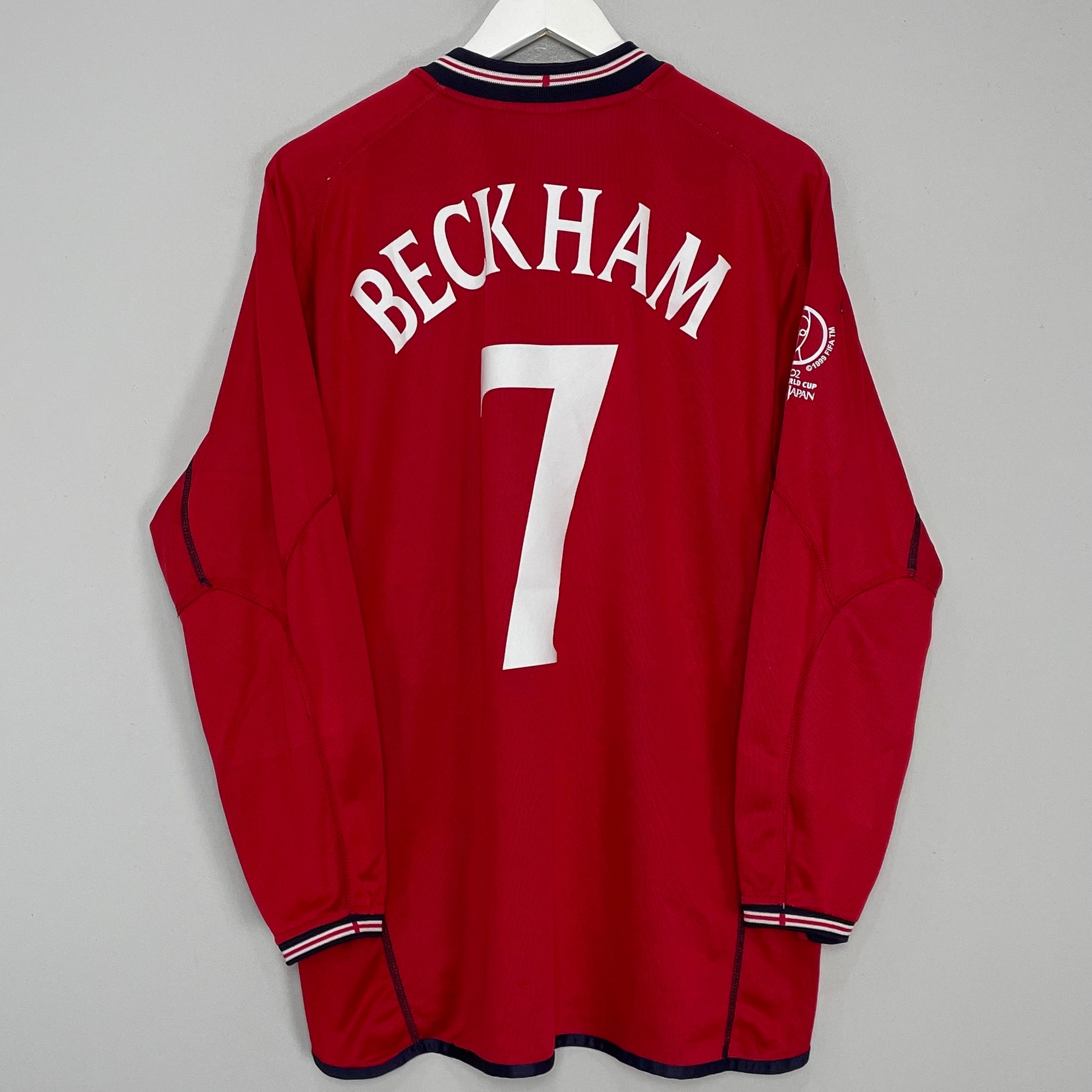 Shop 2002/04 ENGLAND BECKHAM #7 L/S AWAY SHIRT (M) UMBRO, classic football shirts, vintage football shirts & retro soccer jerseys at Cult Kits