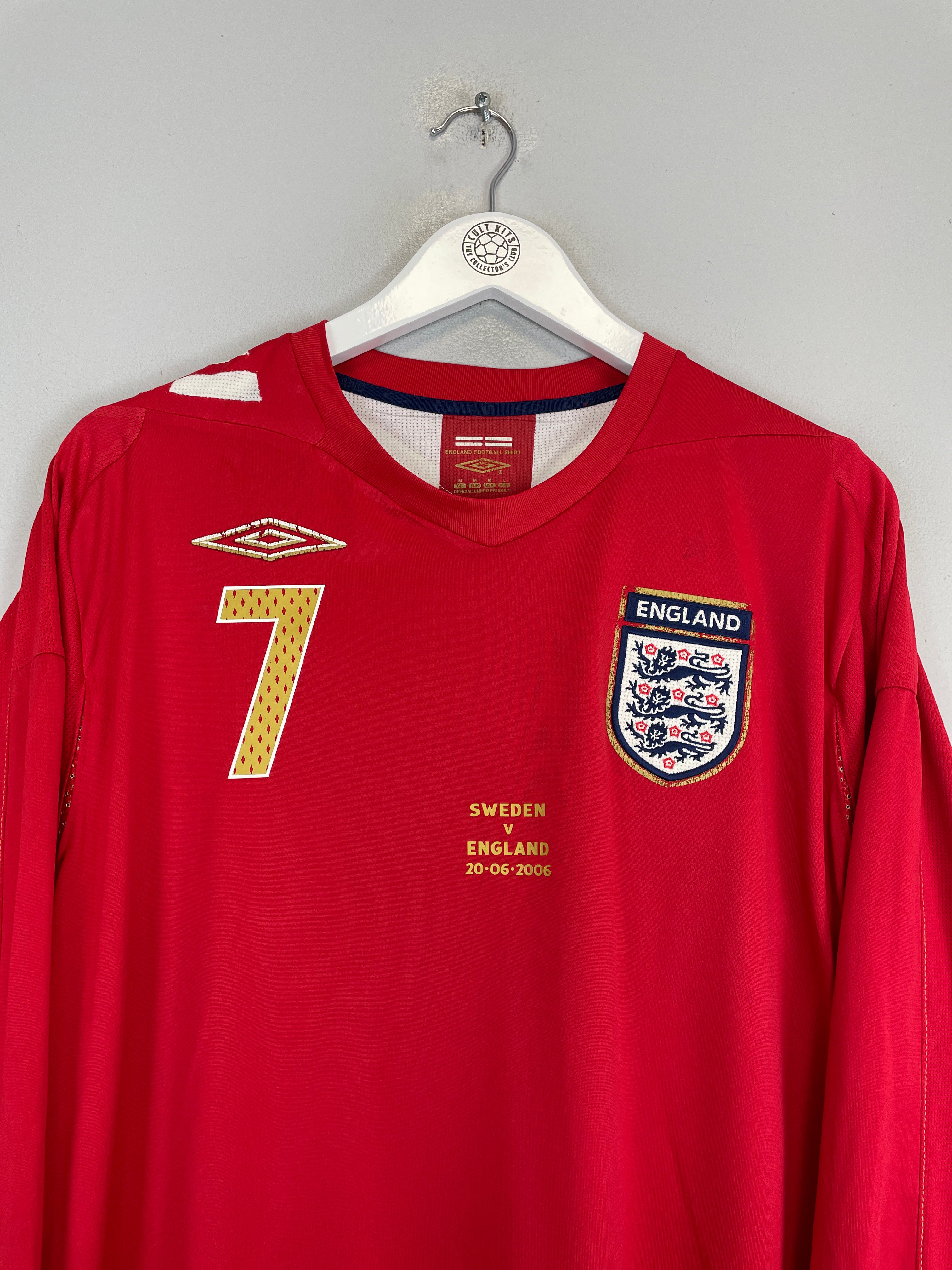 Shop 2006/08 ENGLAND BECKHAM #7 L/S AWAY SHIRT (M) UMBRO, classic football shirts, vintage football shirts & retro soccer jerseys at Cult Kits