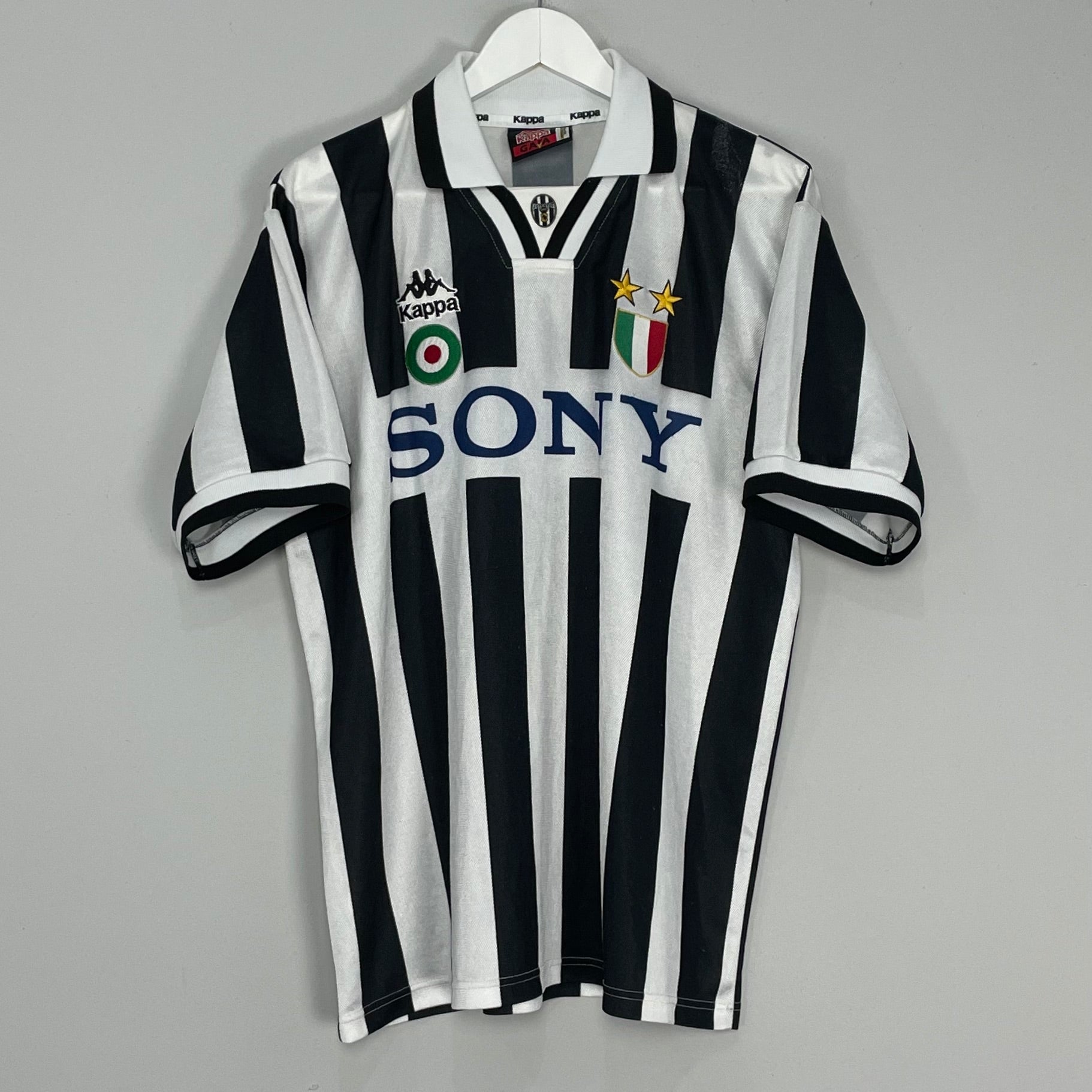 Shop 1995/97 JUVENTUS HOME SHIRT (L) KAPPA, classic football shirts, vintage football shirts & retro soccer jerseys at Cult Kits