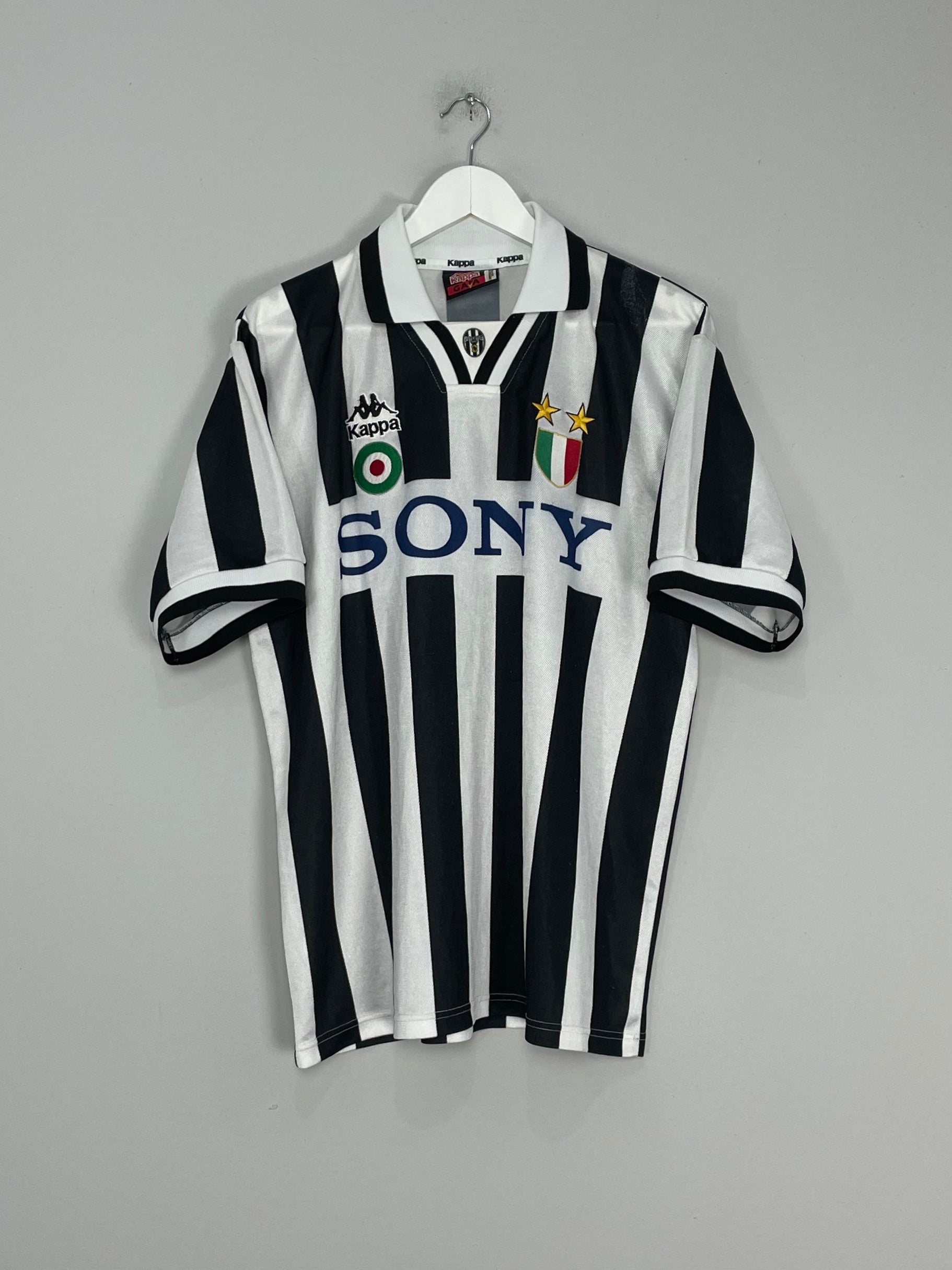 Shop 1995/97 JUVENTUS HOME SHIRT (L) KAPPA, classic football shirts, vintage football shirts & retro soccer jerseys at Cult Kits