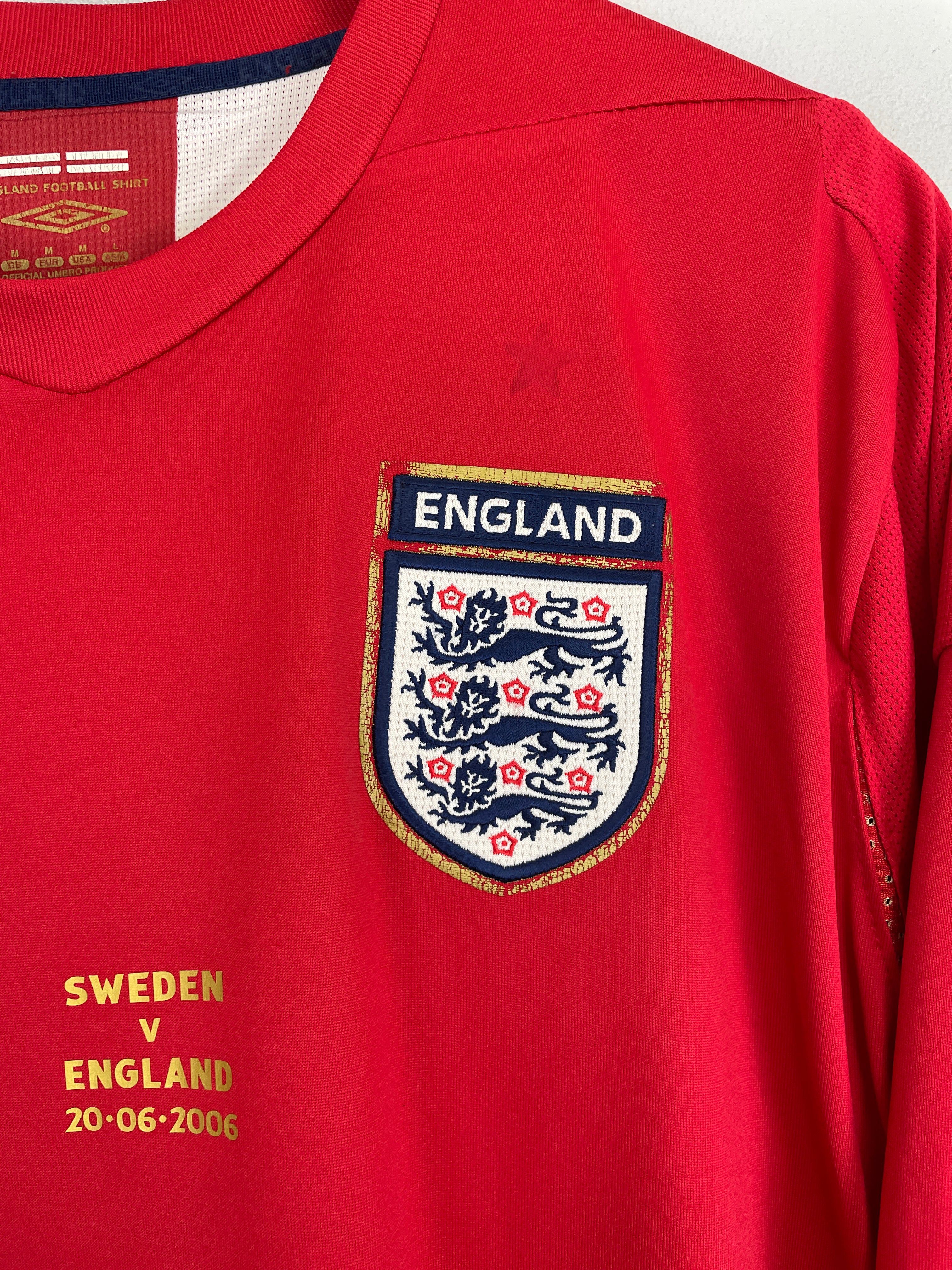 Shop 2006/08 ENGLAND BECKHAM #7 L/S AWAY SHIRT (M) UMBRO, classic football shirts, vintage football shirts & retro soccer jerseys at Cult Kits