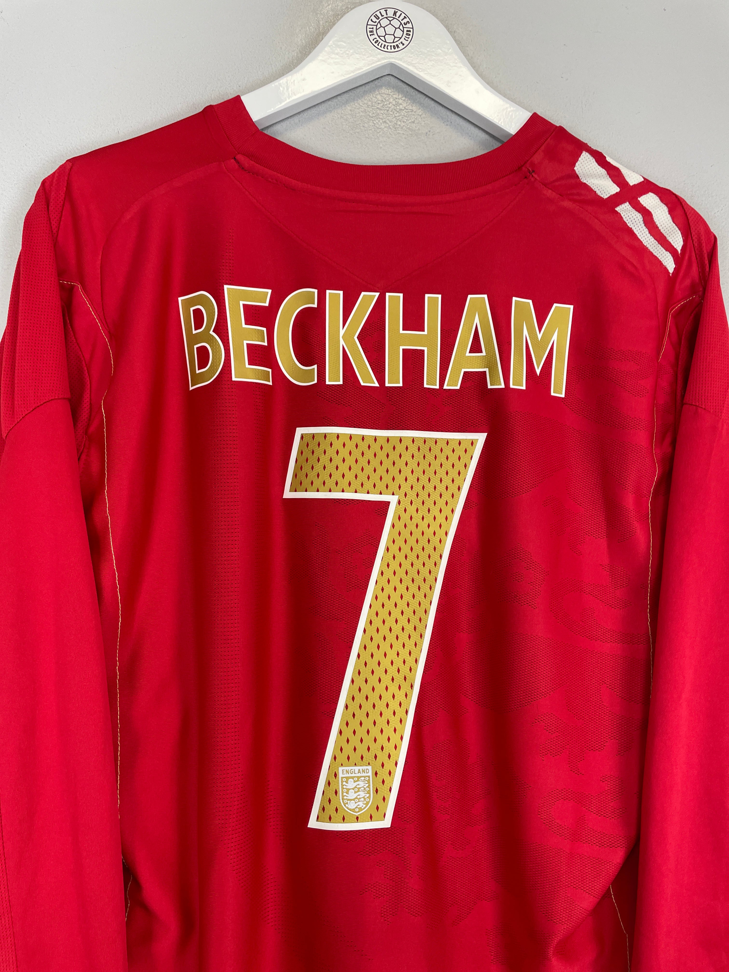 Shop 2006/08 ENGLAND BECKHAM #7 L/S AWAY SHIRT (M) UMBRO, classic football shirts, vintage football shirts & retro soccer jerseys at Cult Kits