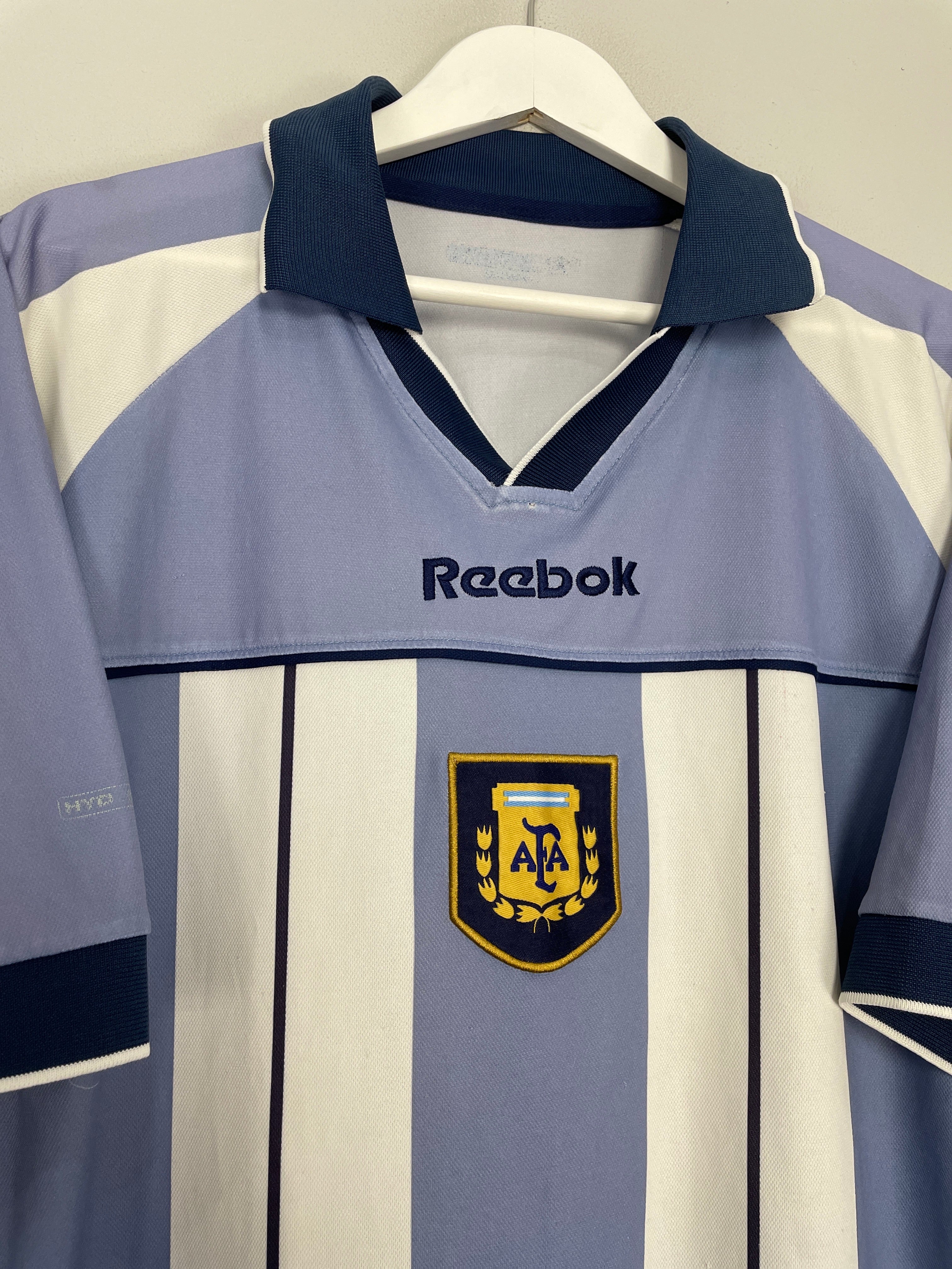 Shop 2000/01 ARGENTINA HOME SHIRT (XL) REEBOK, classic football shirts, vintage football shirts & retro soccer jerseys at Cult Kits