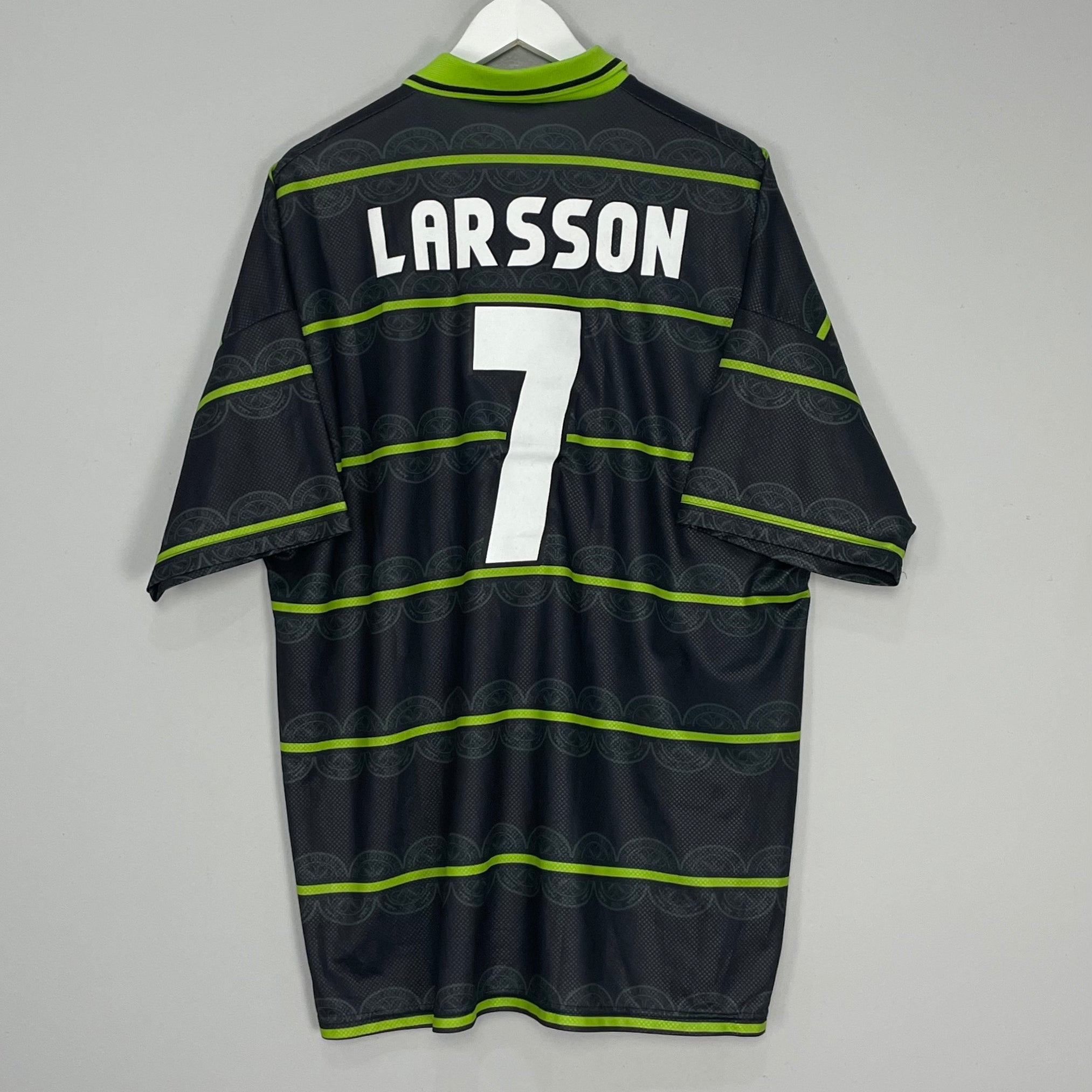 Shop 1999/00 CELTIC LARSSON AWAY SHIRT (XXL) UMBRO, classic football shirts, vintage football shirts & retro soccer jerseys at Cult Kits