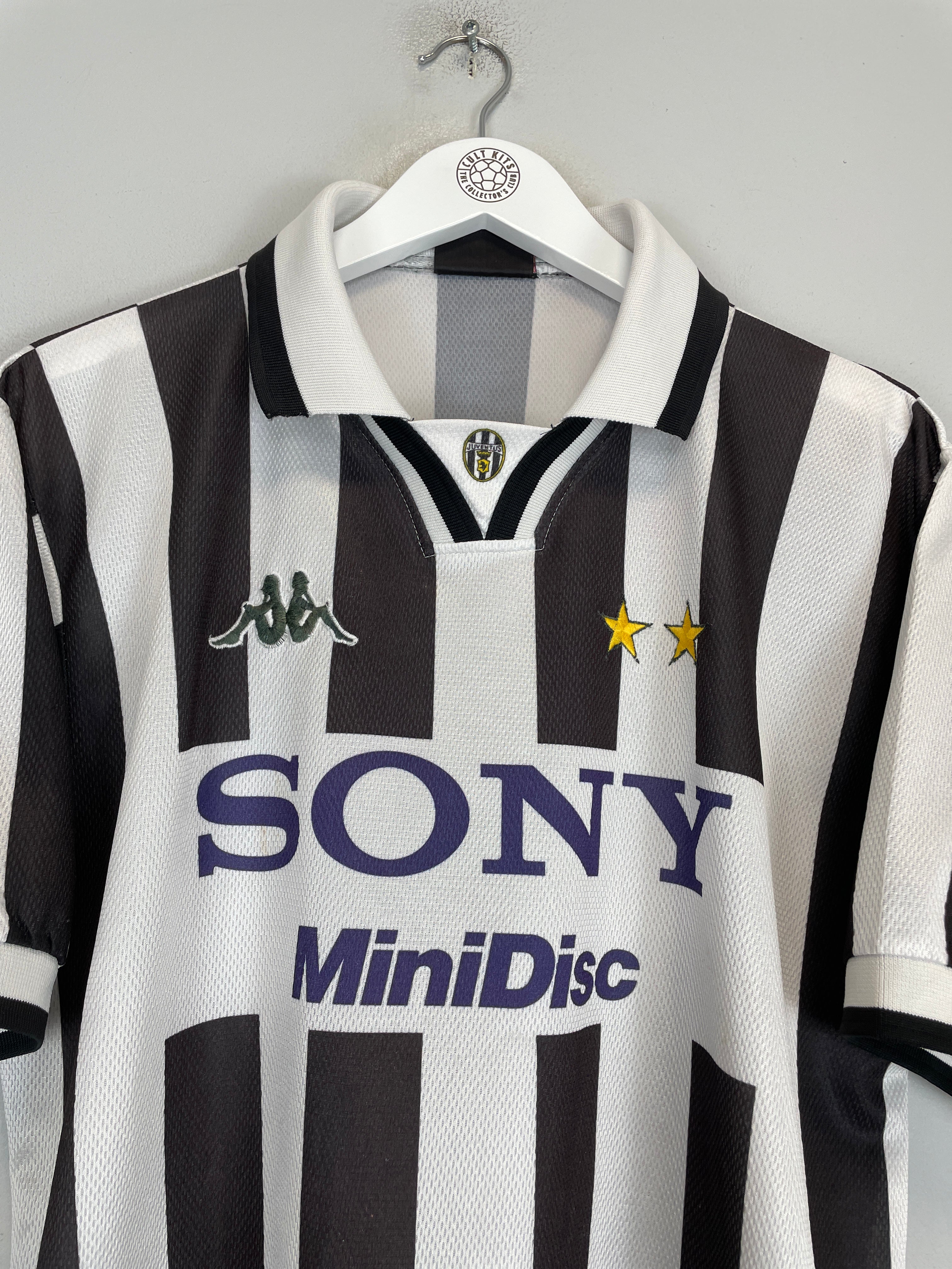 Shop 1995/97 JUVENTUS HOME SHIRT (L) KAPPA, classic football shirts, vintage football shirts & retro soccer jerseys at Cult Kits