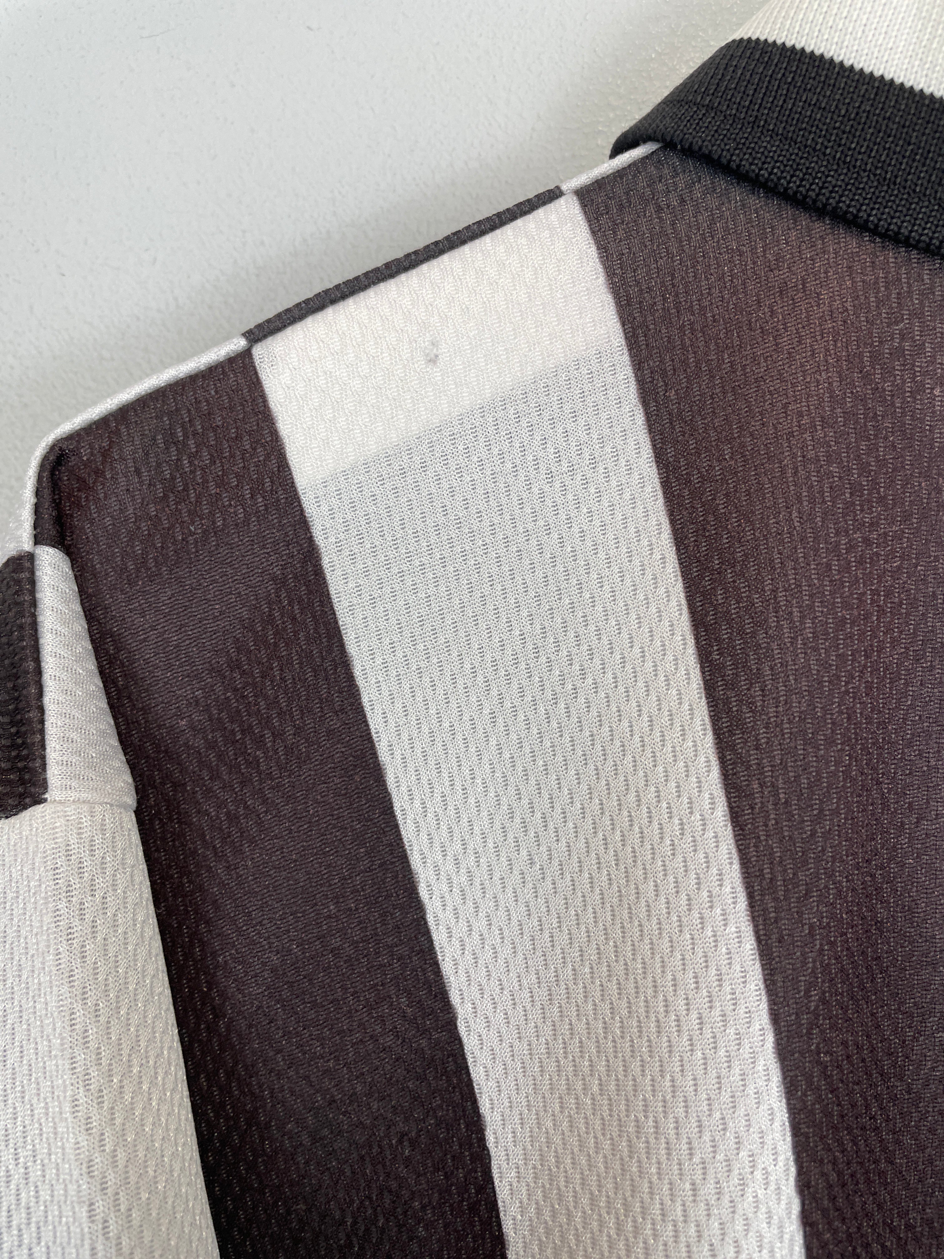 Shop 1995/97 JUVENTUS HOME SHIRT (L) KAPPA, classic football shirts, vintage football shirts & retro soccer jerseys at Cult Kits