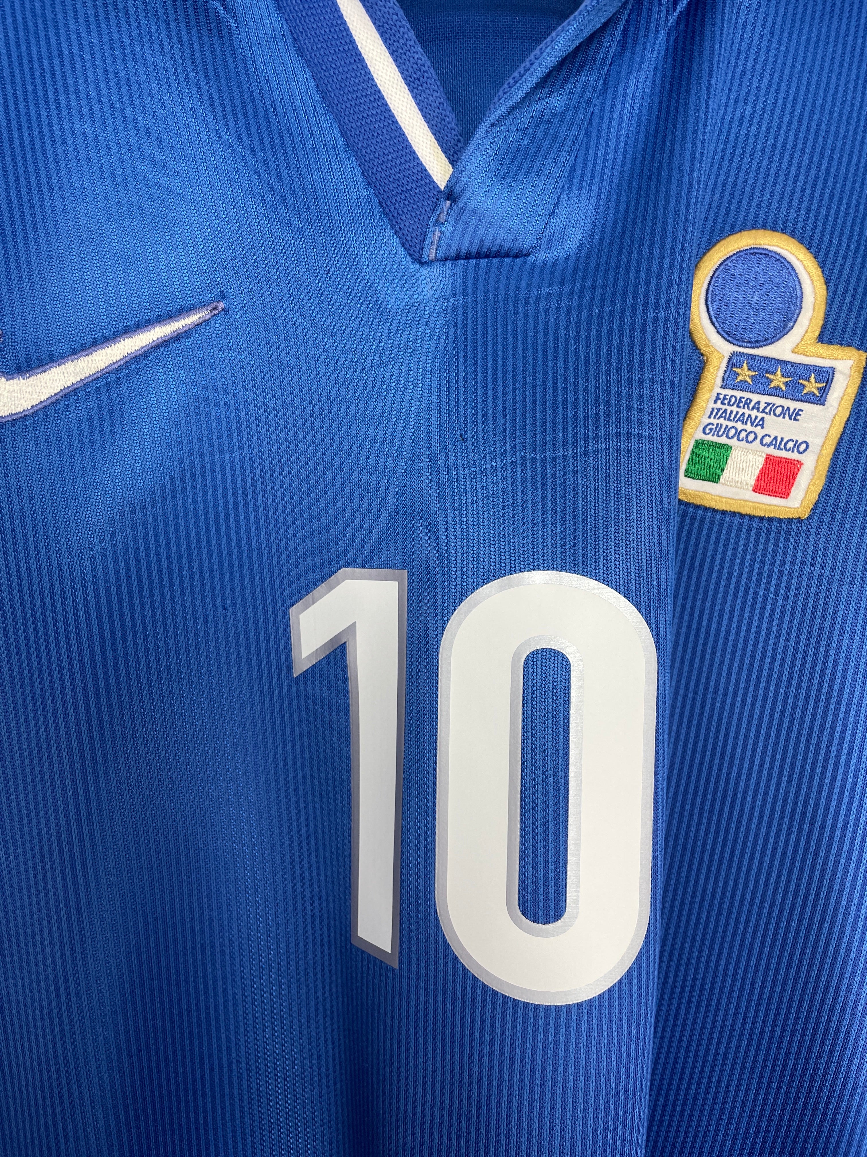 Shop 1997/98 ITALY DEL PIERO #10 HOME SHIRT (M) NIKE, classic football shirts, vintage football shirts & retro soccer jerseys at Cult Kits