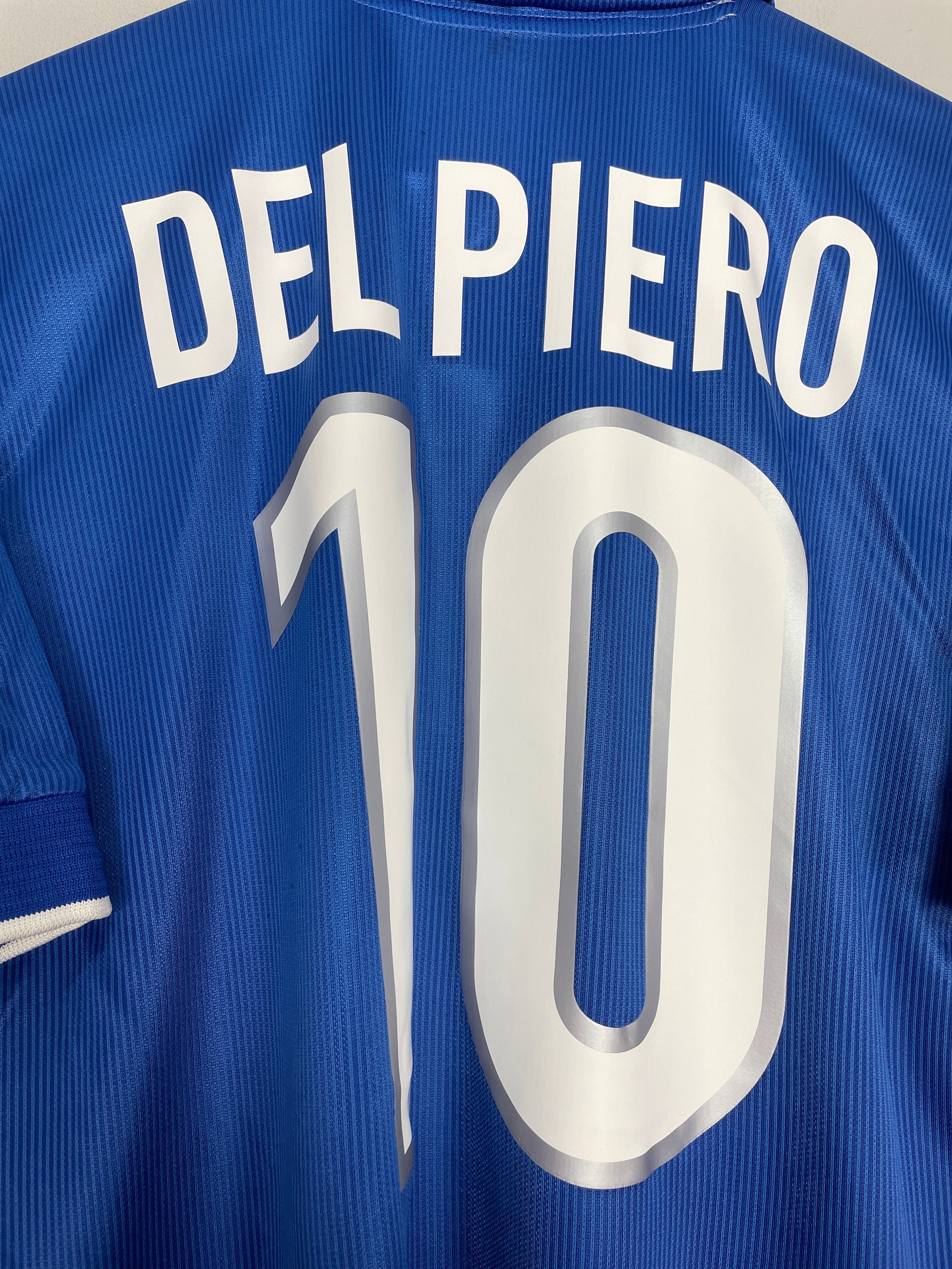 Shop 1997/98 ITALY DEL PIERO #10 HOME SHIRT (M) NIKE, classic football shirts, vintage football shirts & retro soccer jerseys at Cult Kits