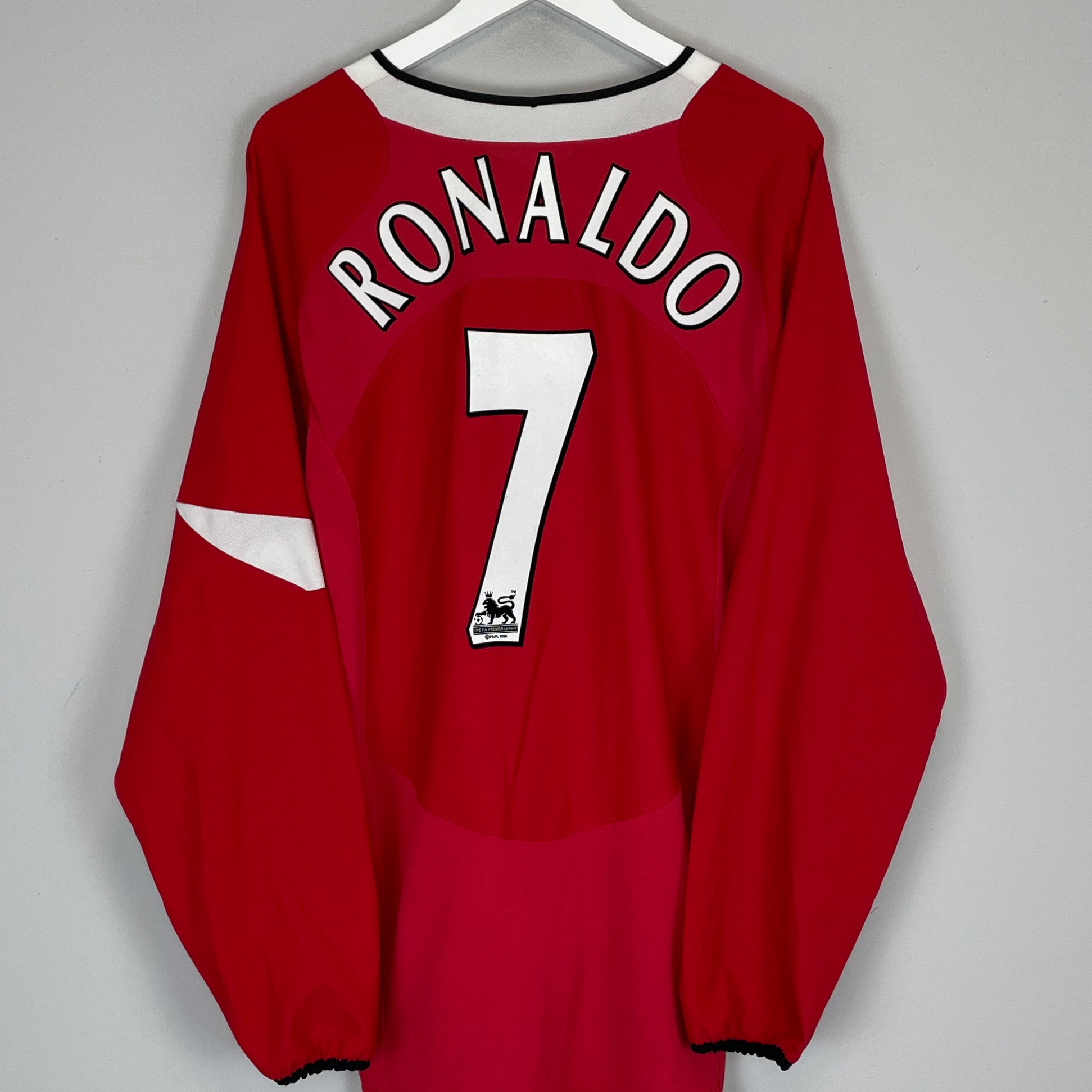 Shop 2004/05 MANCHESTER UNITED RONALDO #7 L/S HOME SHIRT (L) NIKE, classic football shirts, vintage football shirts & retro soccer jerseys at Cult Kits