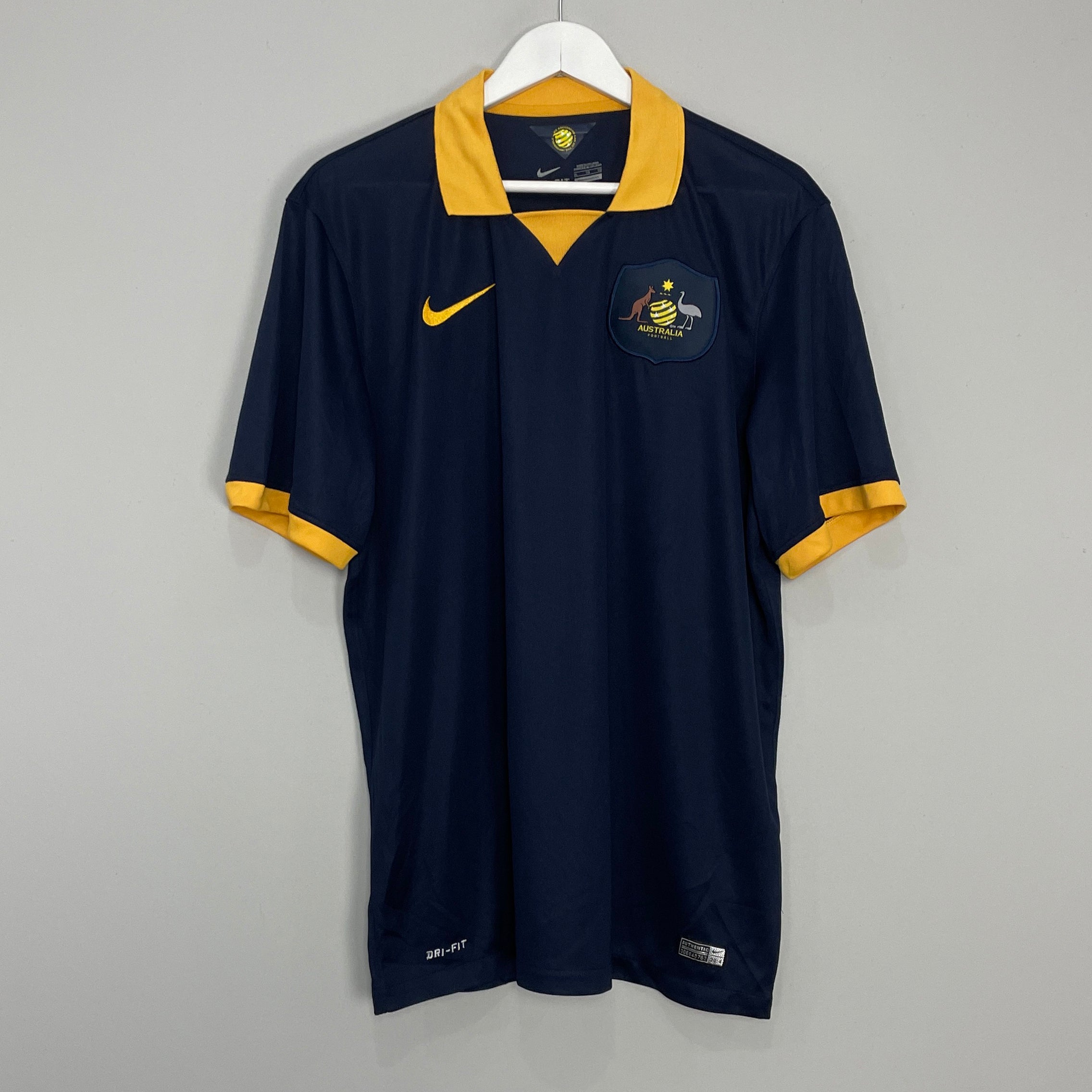 Shop 2014/15 AUSTRALIA AWAY SHIRT (XL) NIKE, classic football shirts, vintage football shirts & retro soccer jerseys at Cult Kits