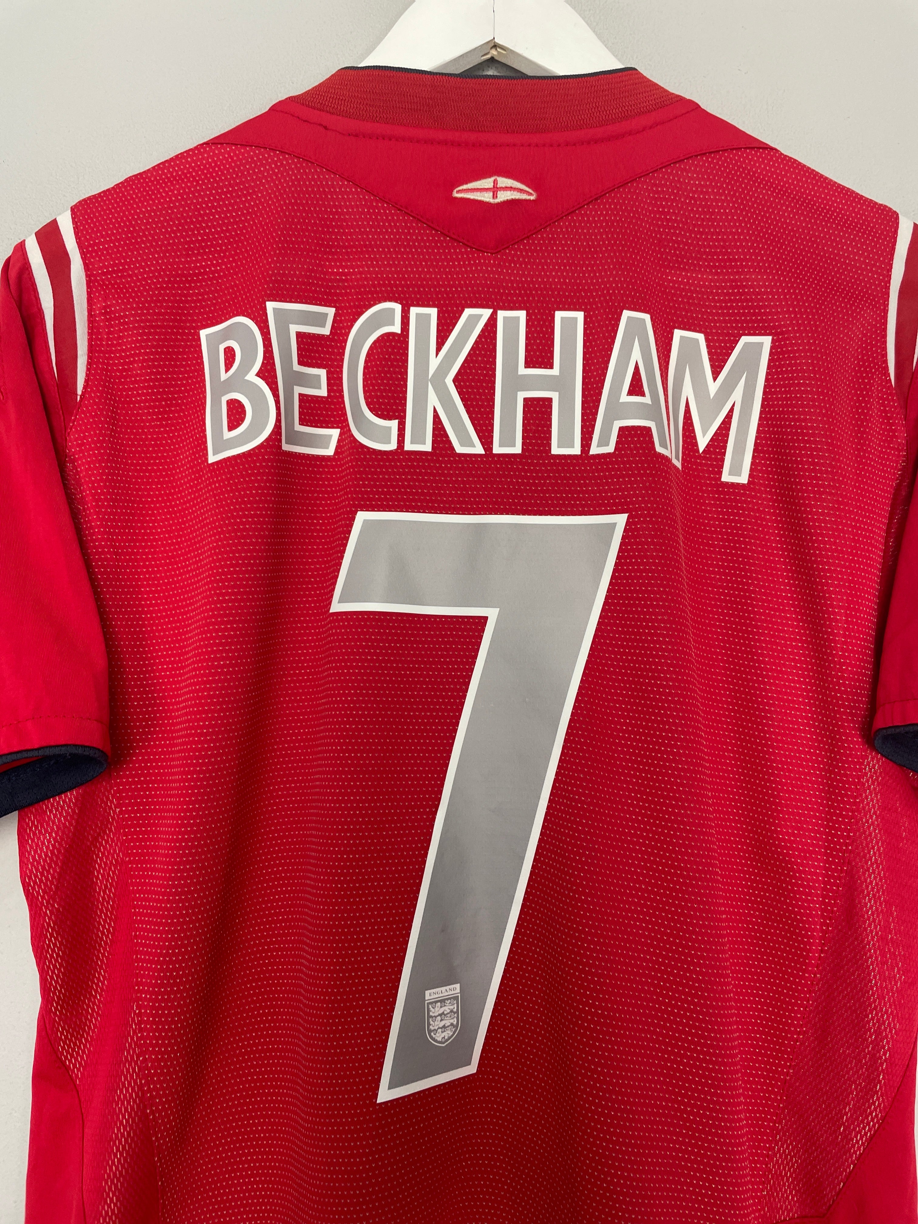 Shop 2004/06 ENGLAND BECKHAM #7 AWAY SHIRT (M) UMBRO, classic football shirts, vintage football shirts & retro soccer jerseys at Cult Kits