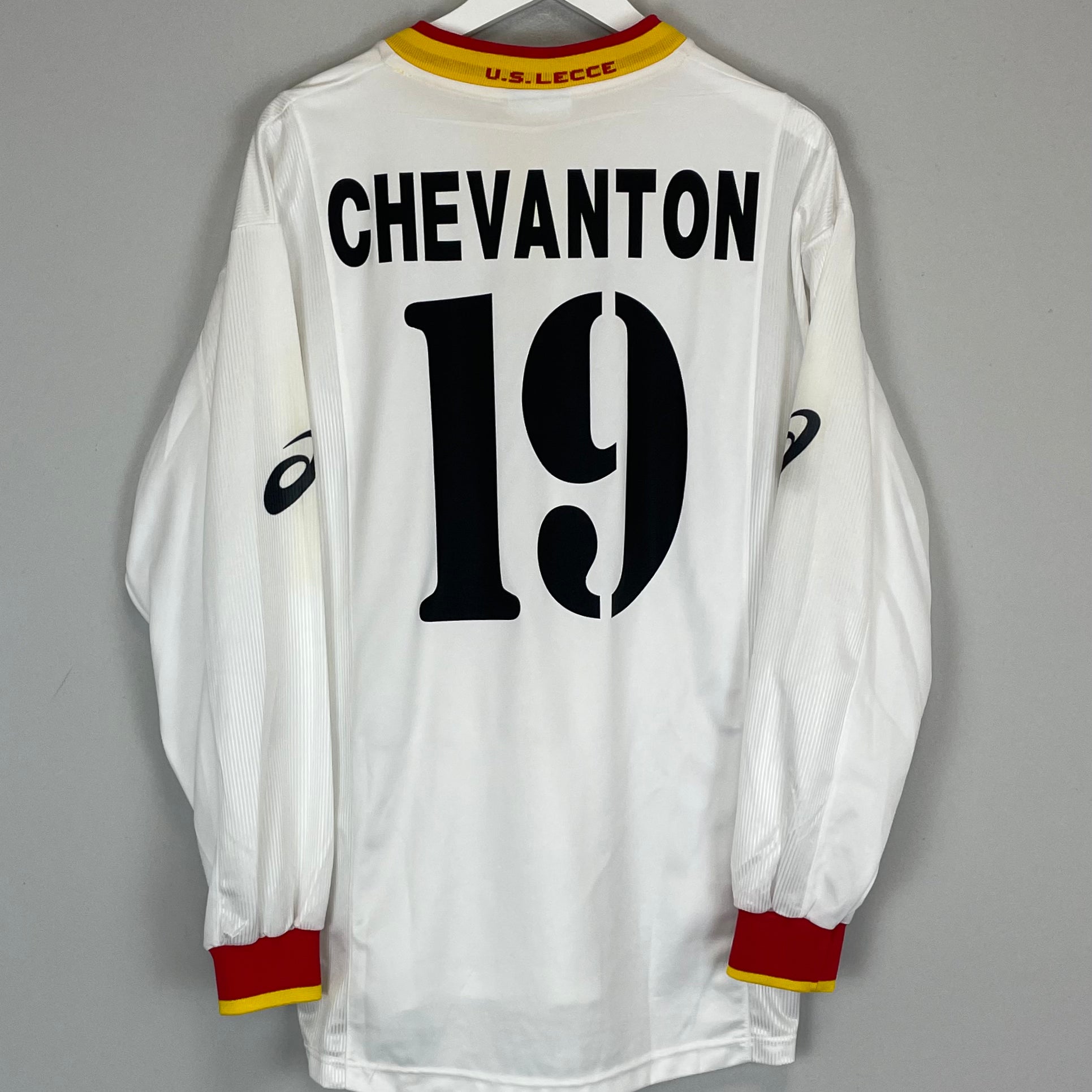 Shop 2002/03 LECCE CHEVANTON #19 AWAY SHIRT (XL) ASICS, classic football shirts, vintage football shirts & retro soccer jerseys at Cult Kits