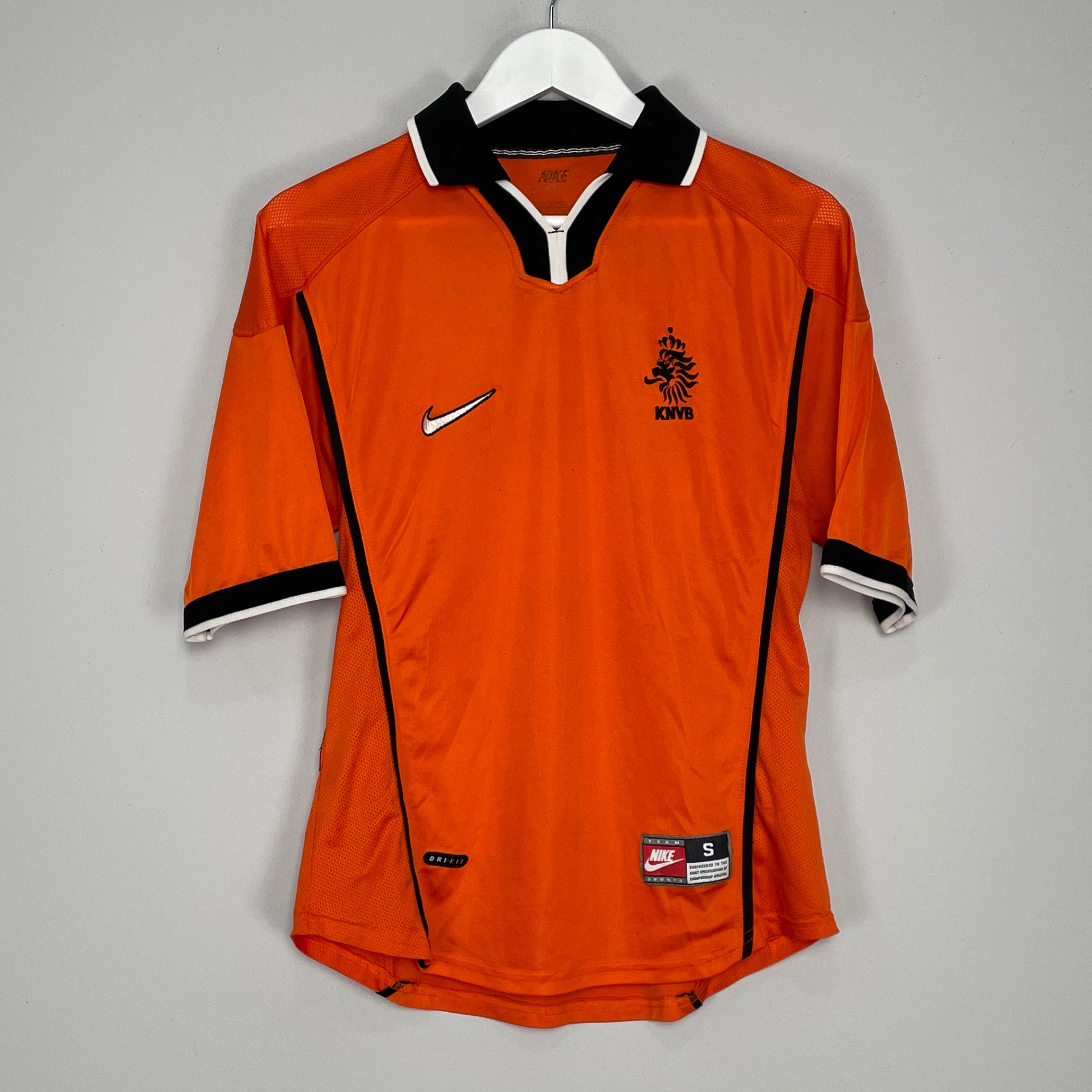 Shop 1998/00 NETHERLANDS HOME SHIRT (S) NIKE, classic football shirts, vintage football shirts & retro soccer jerseys at Cult Kits