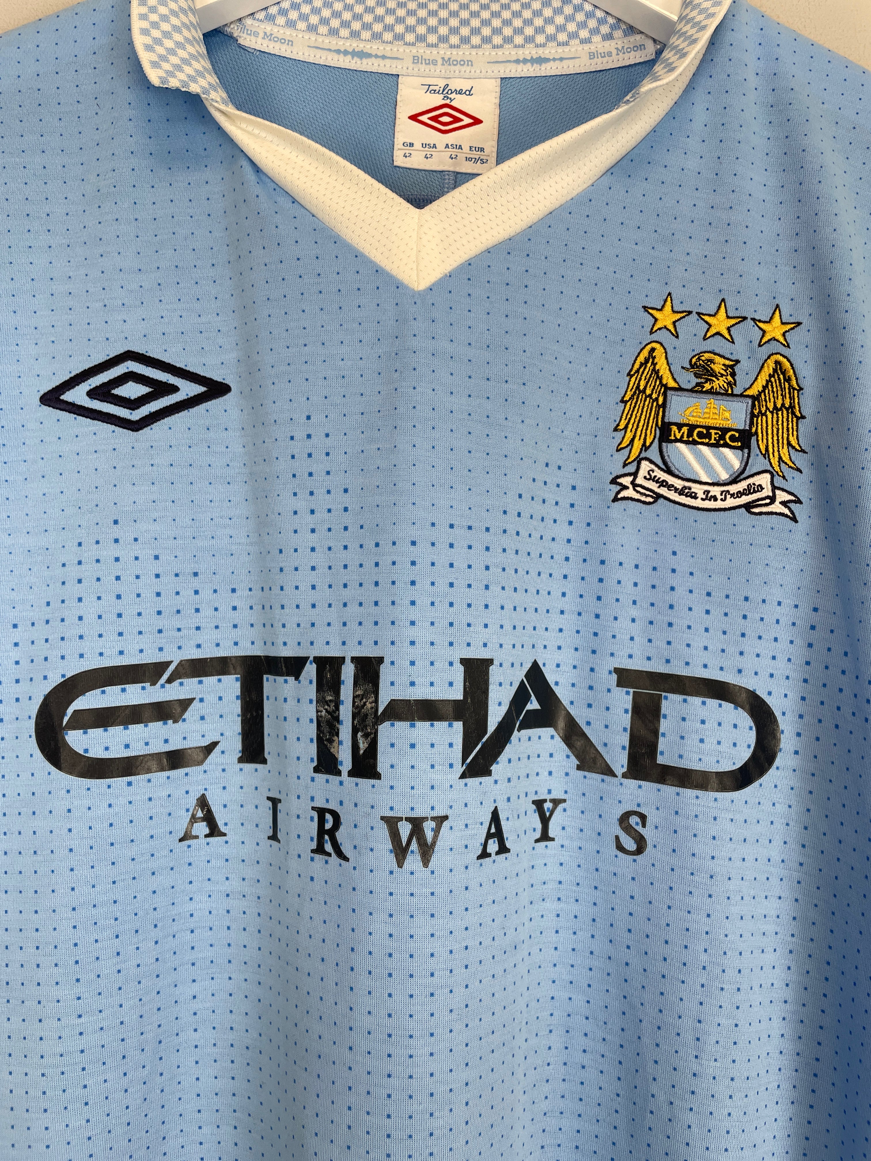 Shop 2011/12 MANCHESTER CITY SILVA #21 HOME SHIRT (L) UMBRO, classic football shirts, vintage football shirts & retro soccer jerseys at Cult Kits