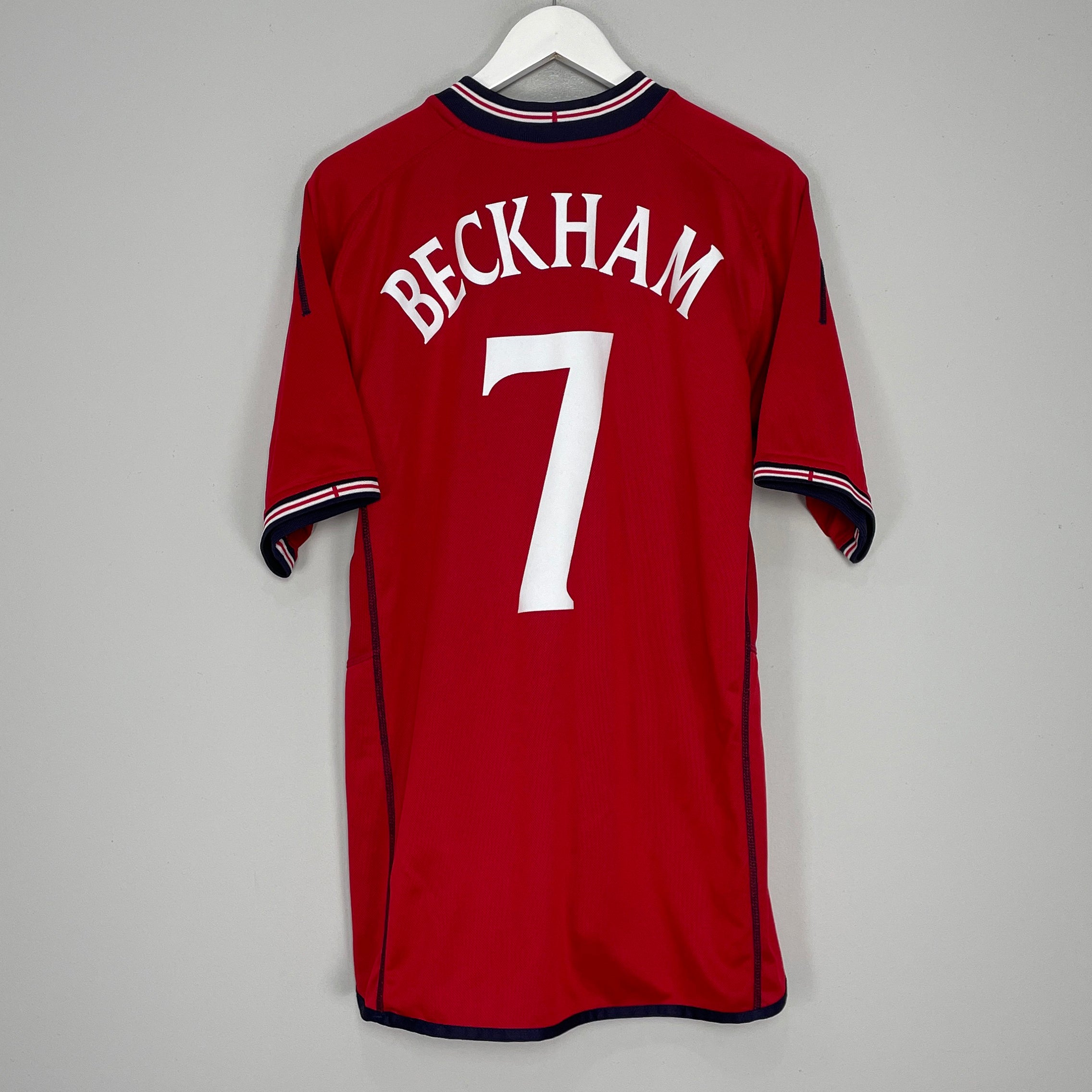 Shop 2002/04 ENGLAND BECKHAM #7 AWAY SHIRT (XL) UMBRO, classic football shirts, vintage football shirts & retro soccer jerseys at Cult Kits