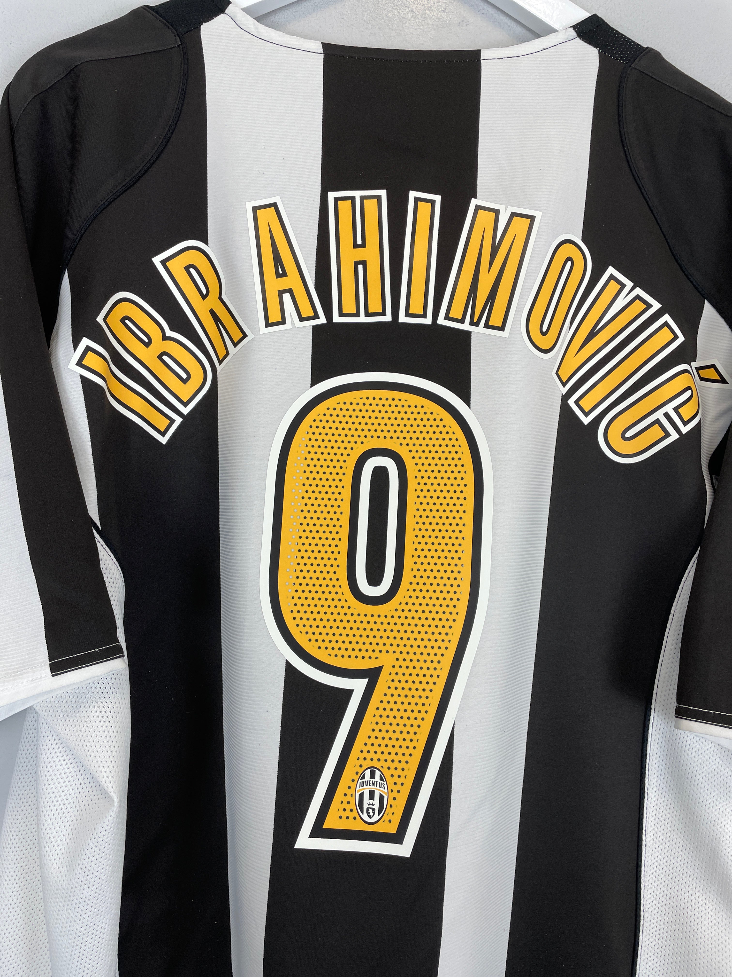 Shop 2004/05 JUVENTUS IBRAHIMOVIC #9 HOME SHIRT (XL) NIKE, classic football shirts, vintage football shirts & retro soccer jerseys at Cult Kits