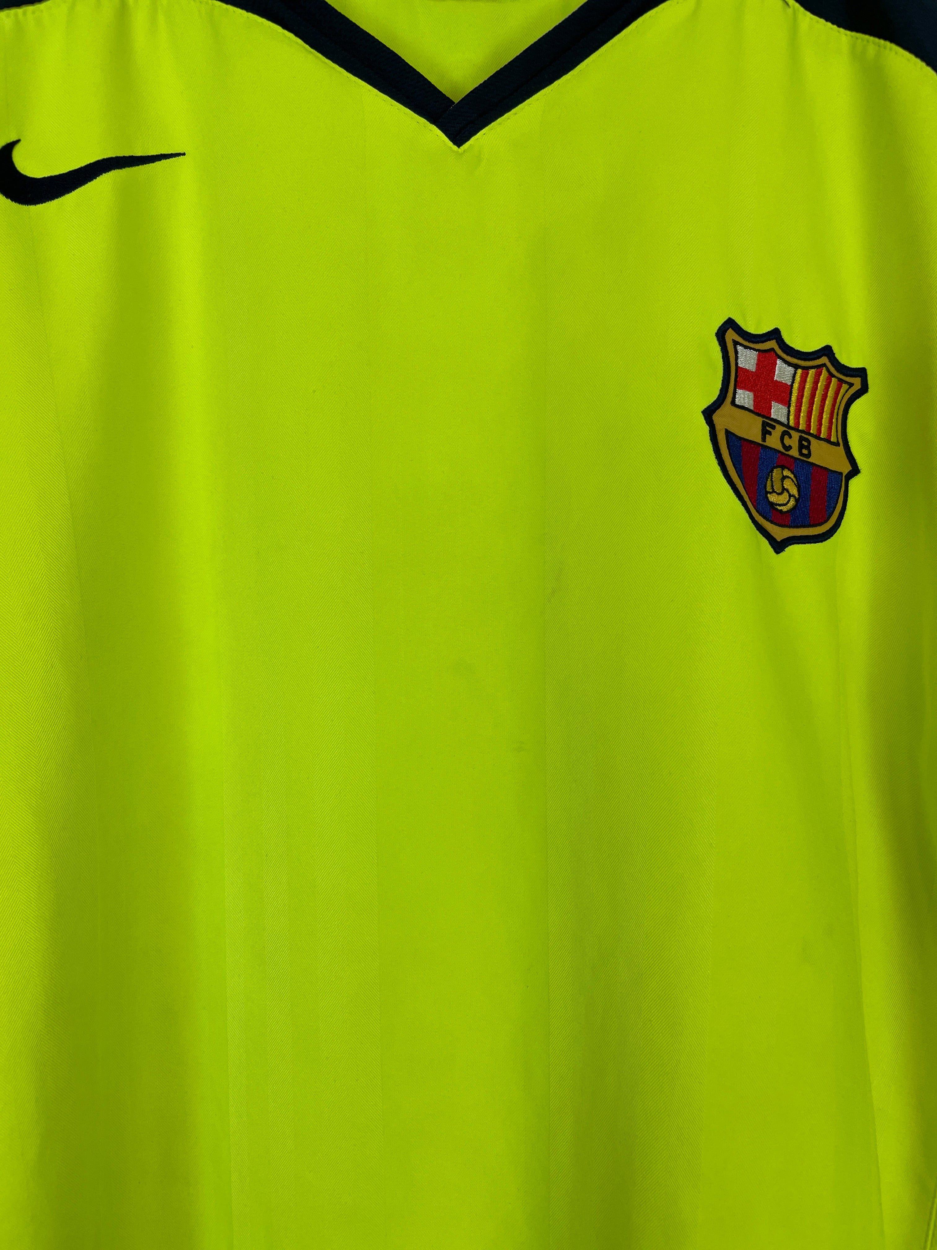 Shop 2005/06 BARCELONA RONALDINHO #10 AWAY SHIRT (XL) NIKE, classic football shirts, vintage football shirts & retro soccer jerseys at Cult Kits