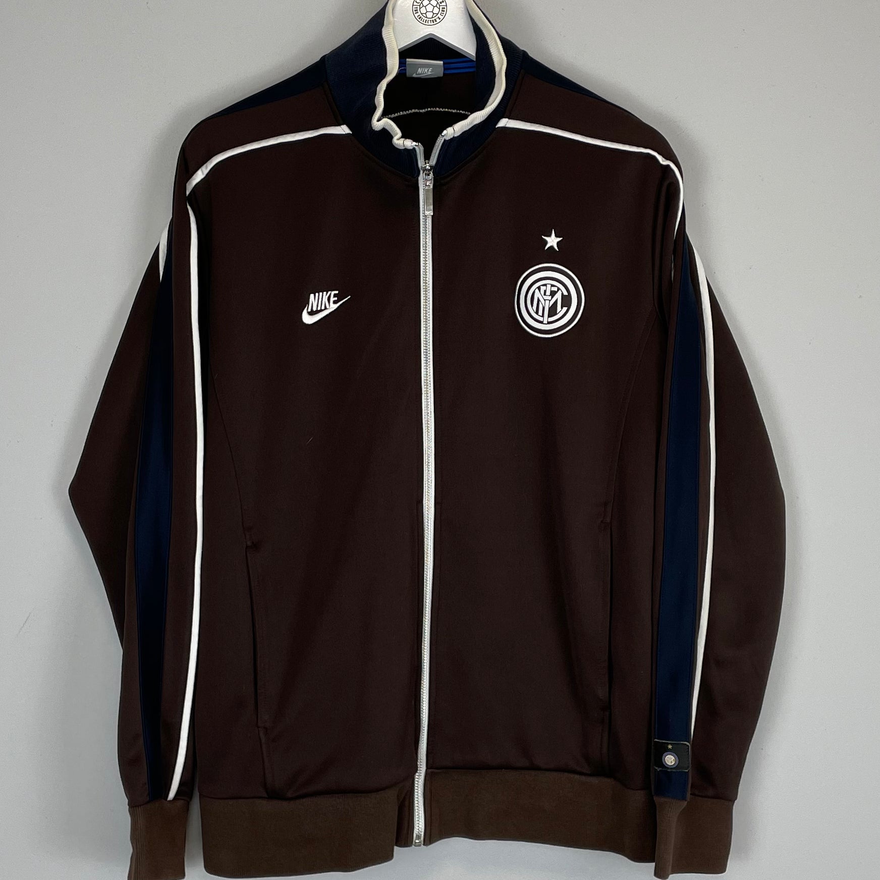 Shop 2017/18 INTER MILAN TRACK JACKET (L) NIKE, classic football shirts, vintage football shirts & retro soccer jerseys at Cult Kits
