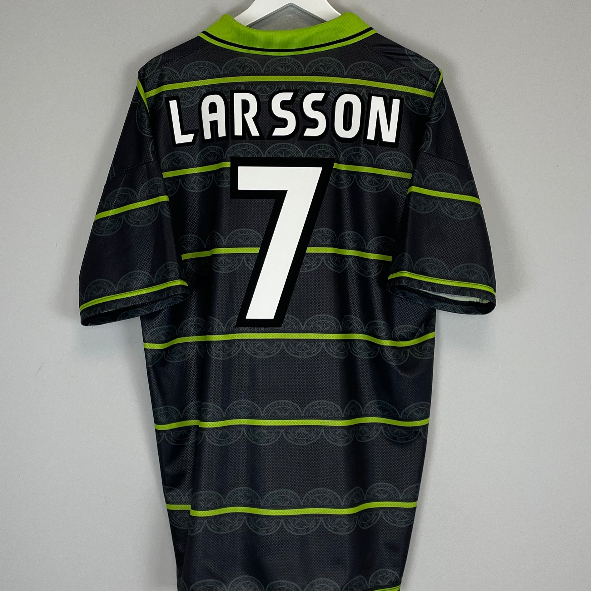 Shop 1998/99 CELTIC LARSSON #7 AWAY SHIRT (XL) UMBRO, classic football shirts, vintage football shirts & retro soccer jerseys at Cult Kits