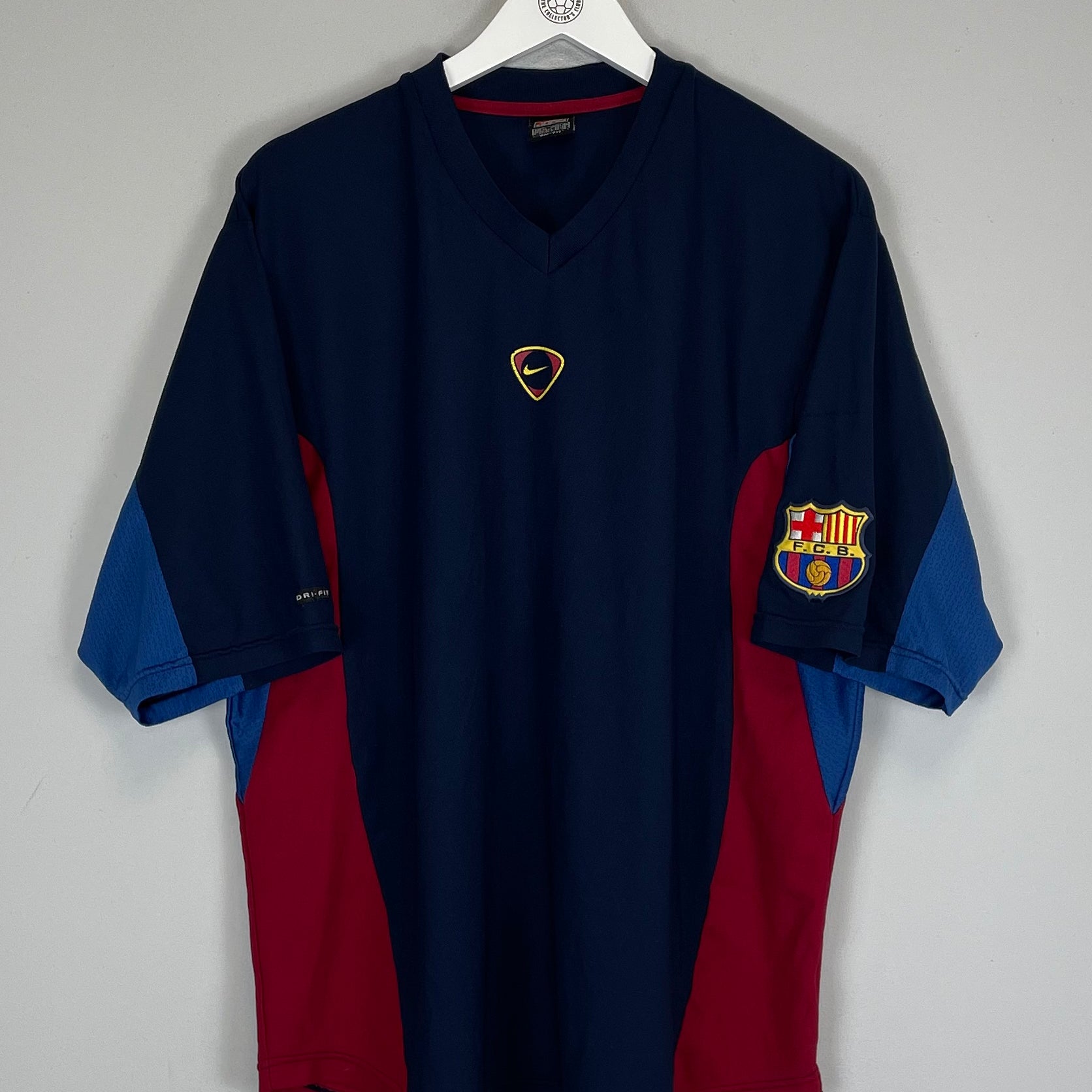 Shop 2000/01 BARCELONA TRAINING SHIRT (XL) NIKE, classic football shirts, vintage football shirts & retro soccer jerseys at Cult Kits