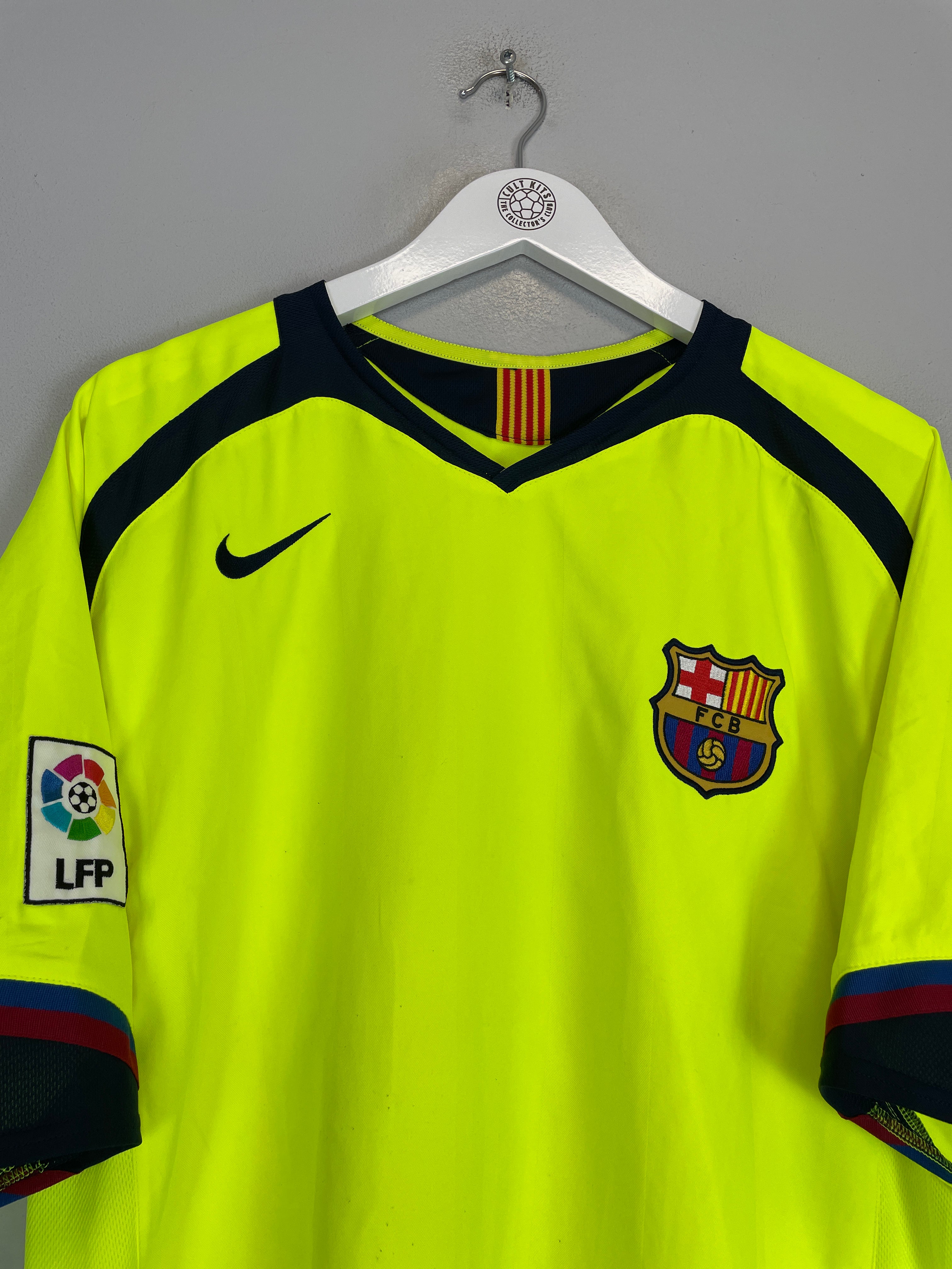 Shop 2005/06 BARCELONA RONALDINHO #10 AWAY SHIRT (XL) NIKE, classic football shirts, vintage football shirts & retro soccer jerseys at Cult Kits
