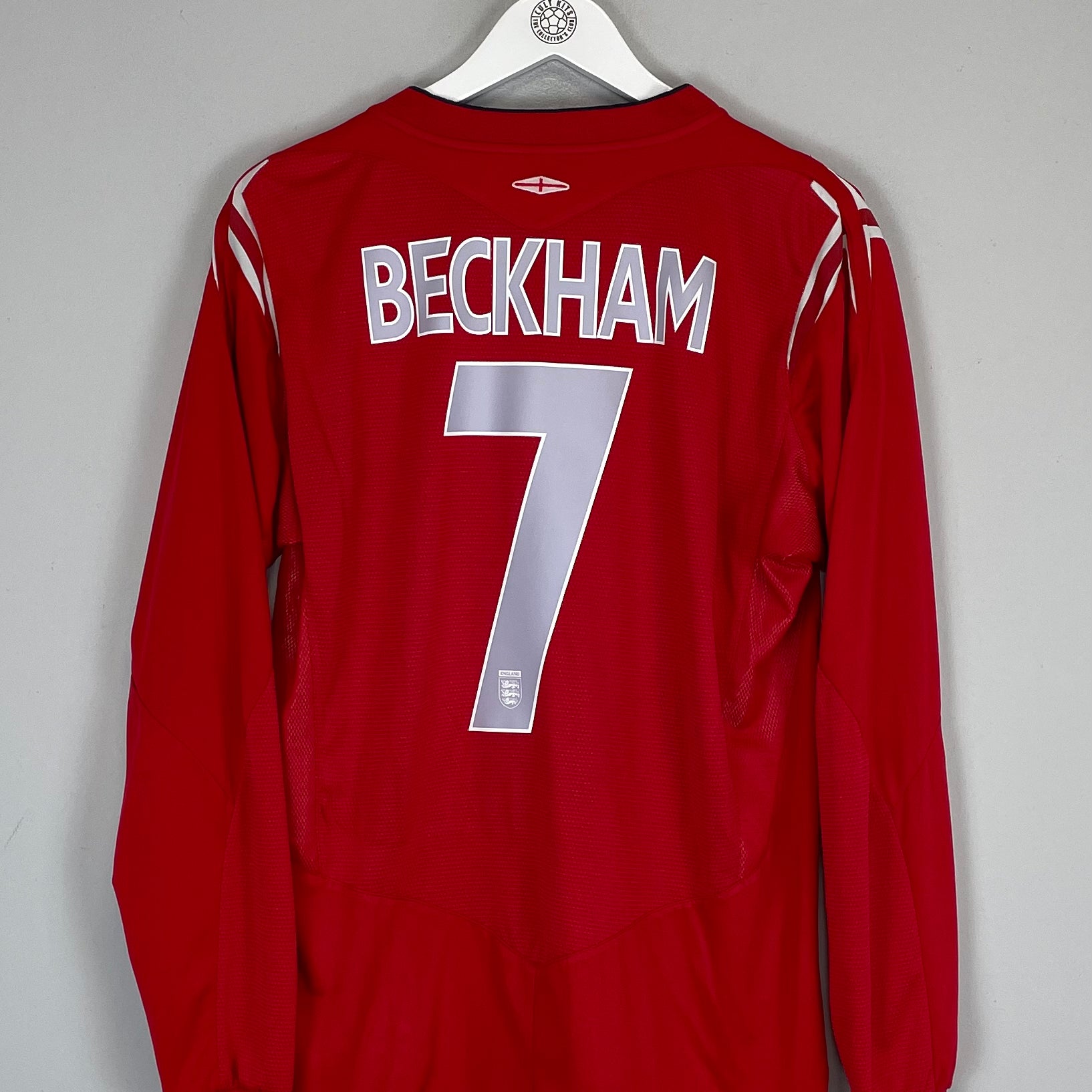 Shop 2004/06 ENGLAND BECKHAM #7 L/S AWAY SHIRT (L) UMBRO, classic football shirts, vintage football shirts & retro soccer jerseys at Cult Kits