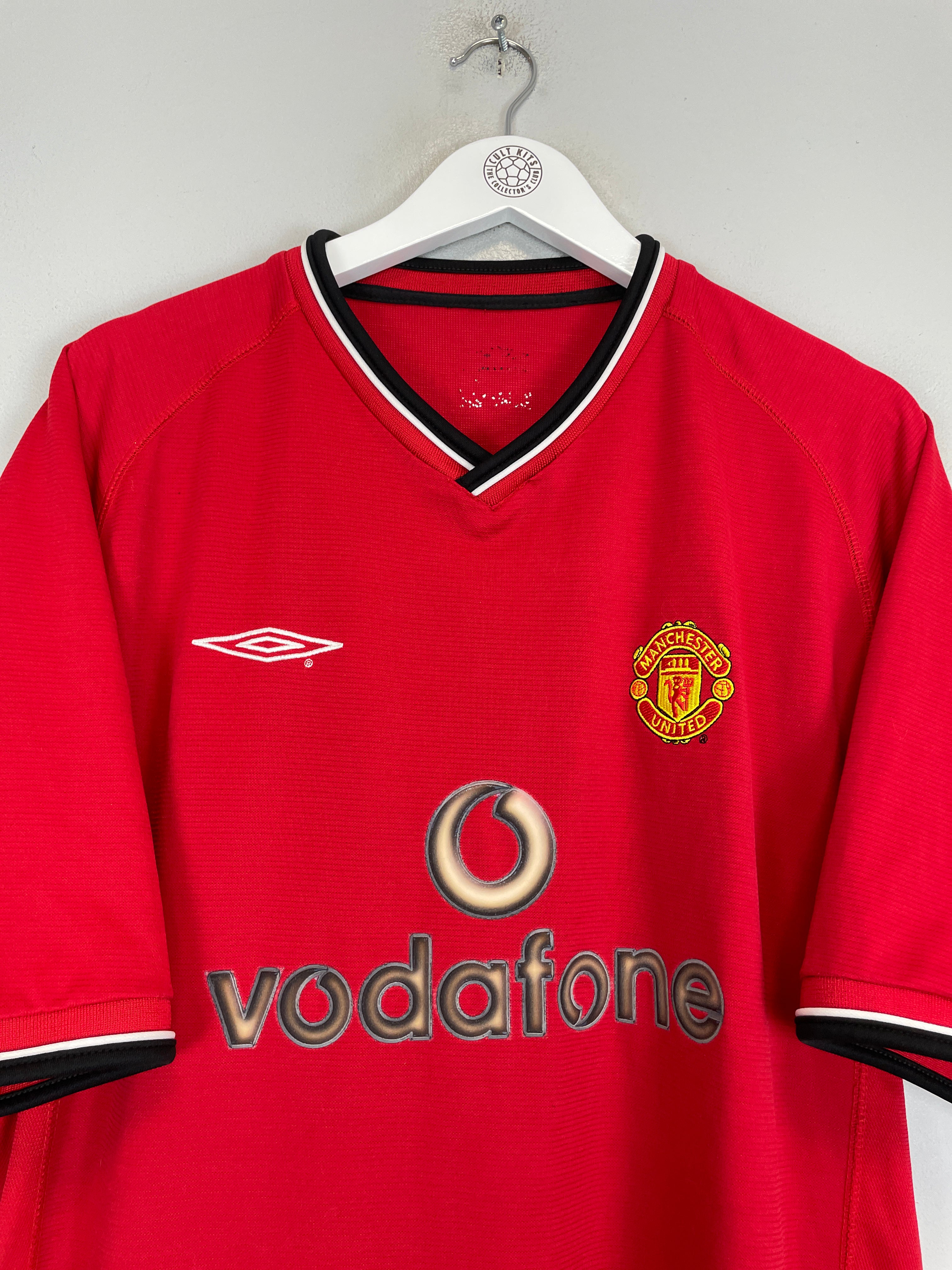 Shop 2000/02 MANCHESTER UNITED HOME SHIRT (XL) UMBRO, classic football shirts, vintage football shirts & retro soccer jerseys at Cult Kits