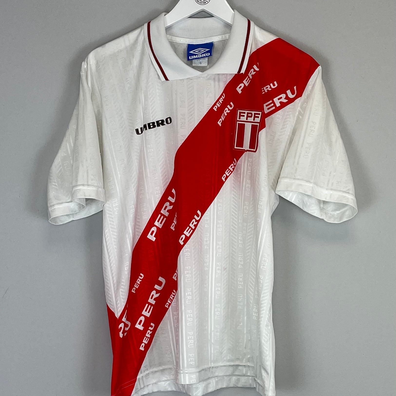Shop 1996/97 PERU HOME SHIRT (S) UMBRO, classic football shirts, vintage football shirts & retro soccer jerseys at Cult Kits