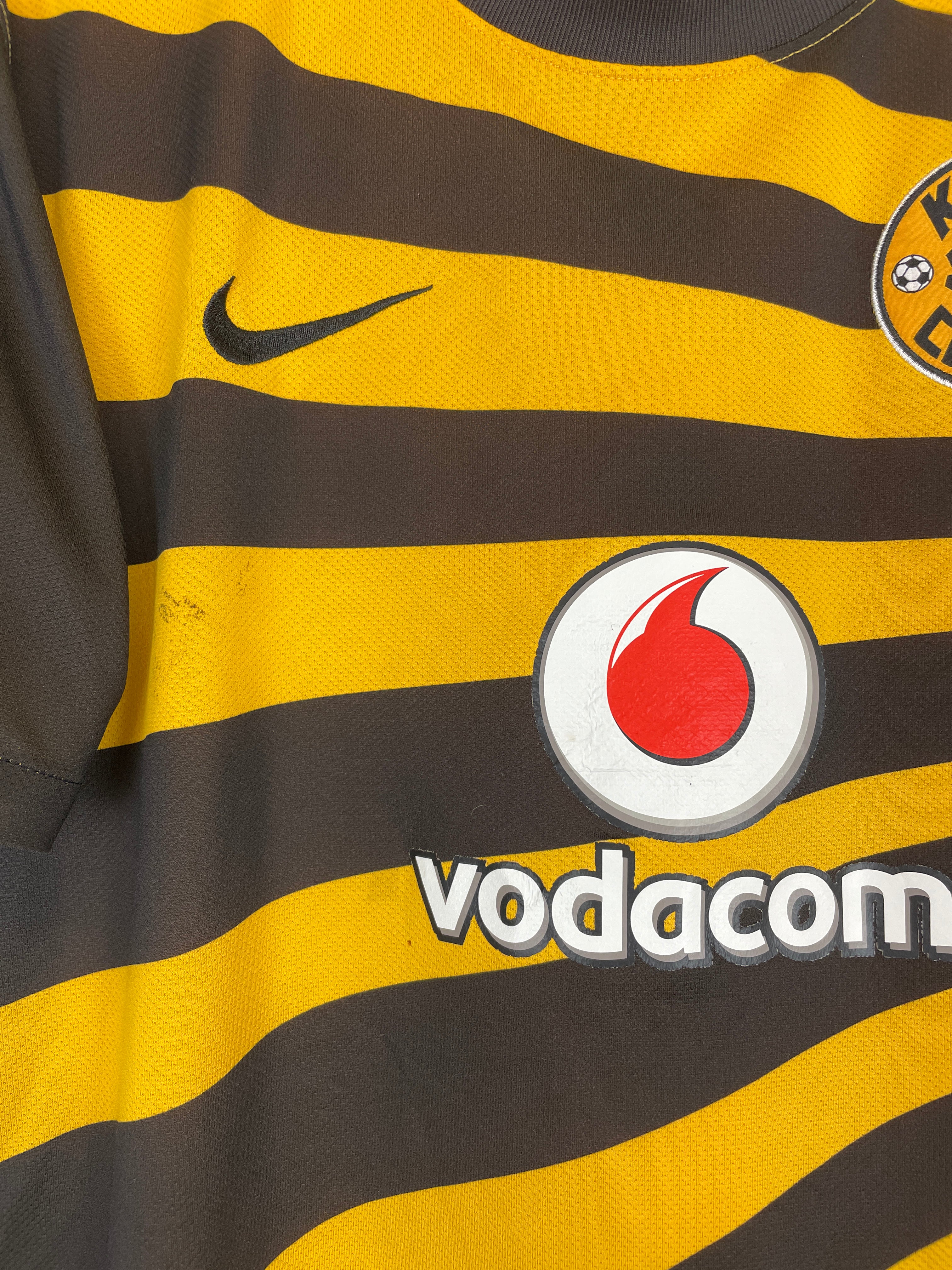 Shop 2012/13 KAIZER CHIEFS HOME SHIRT (L) NIKE, classic football shirts, vintage football shirts & retro soccer jerseys at Cult Kits