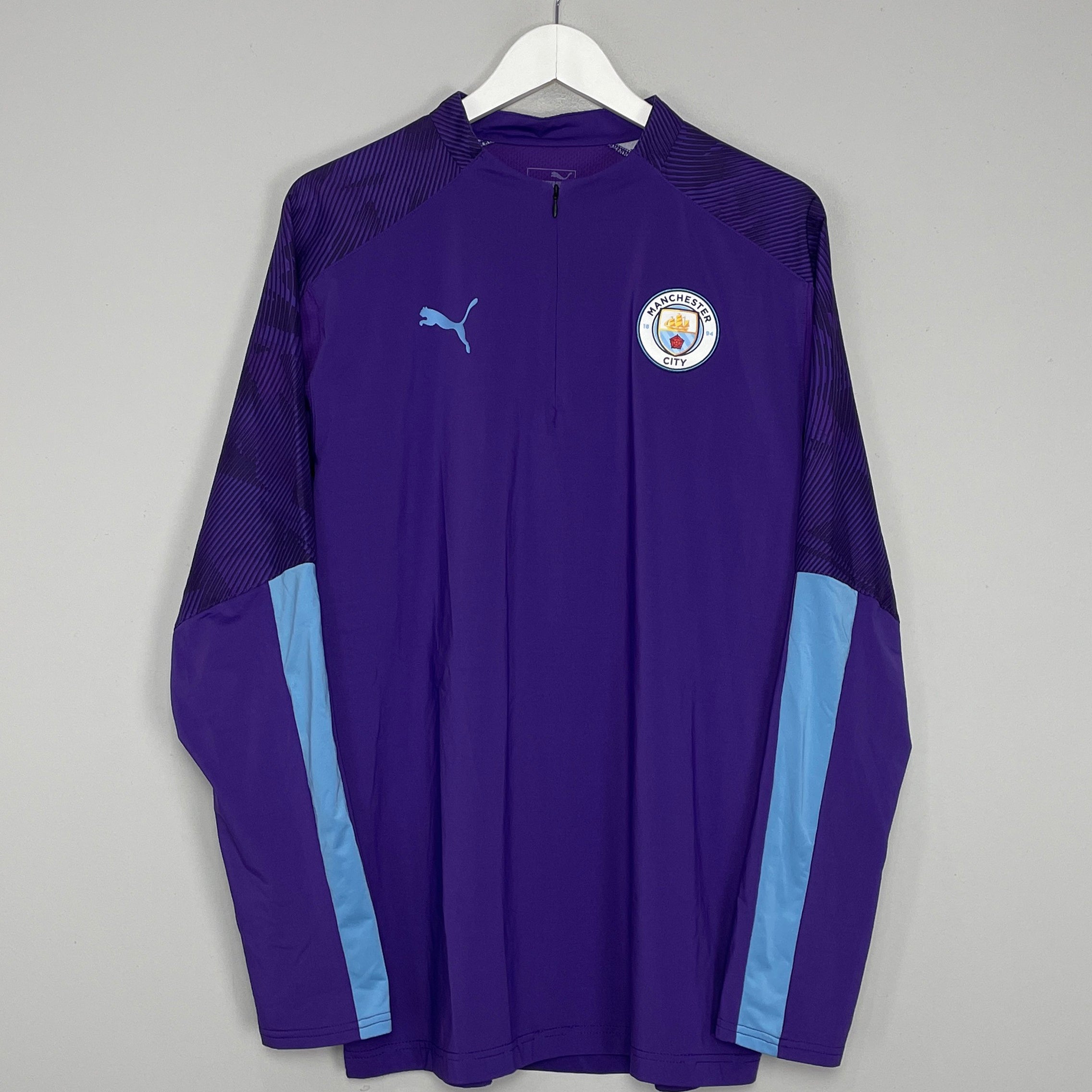Shop 2019/20 MANCHESTER CITY 1/4 ZIP TRAINING TOP (L) PUMA, classic football shirts, vintage football shirts & retro soccer jerseys at Cult Kits