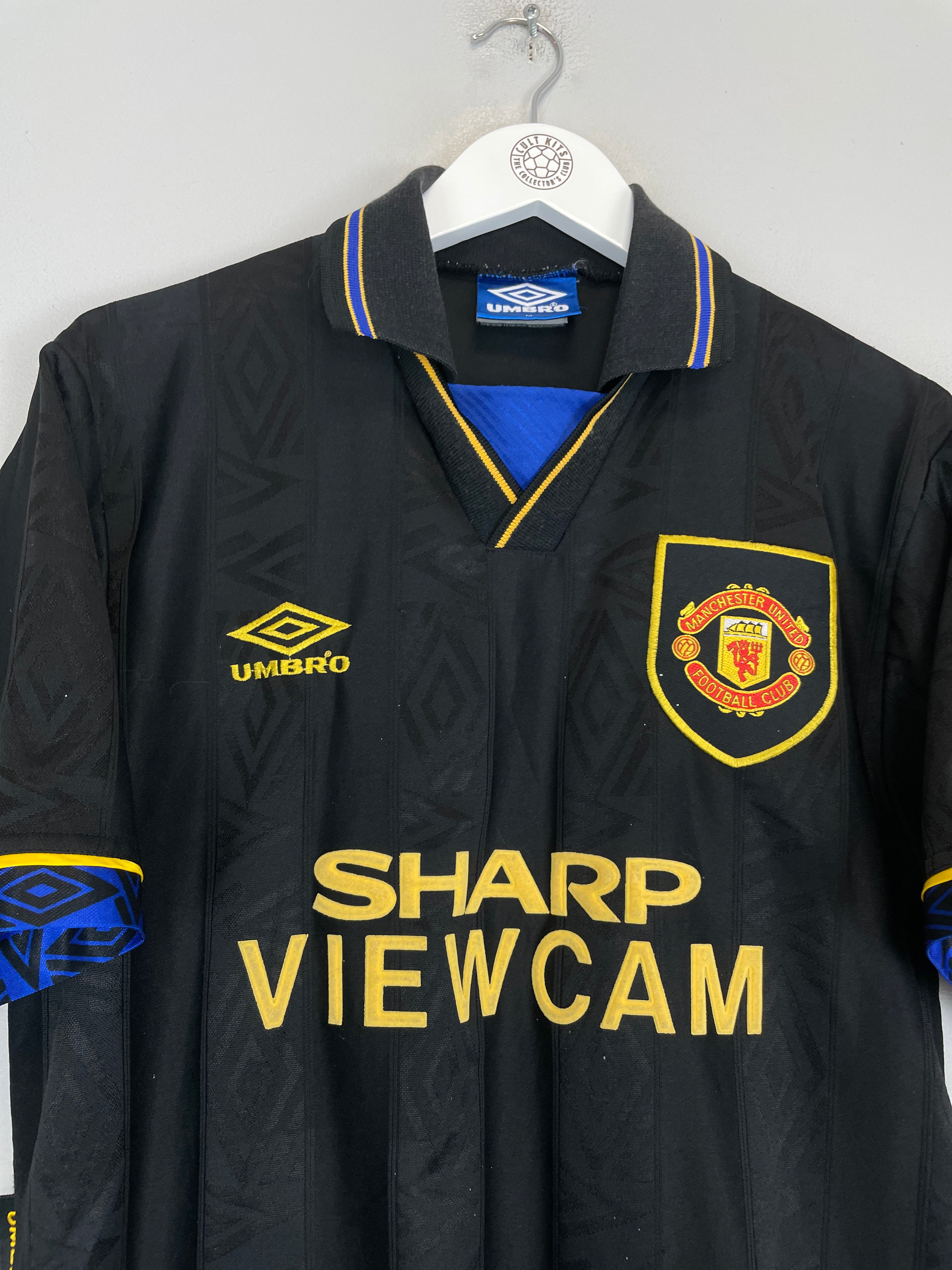Shop 1993/94 MANCHESTER UNITED CANTONA #7 AWAY SHIRT (M) UMBRO, classic football shirts, vintage football shirts & retro soccer jerseys at Cult Kits