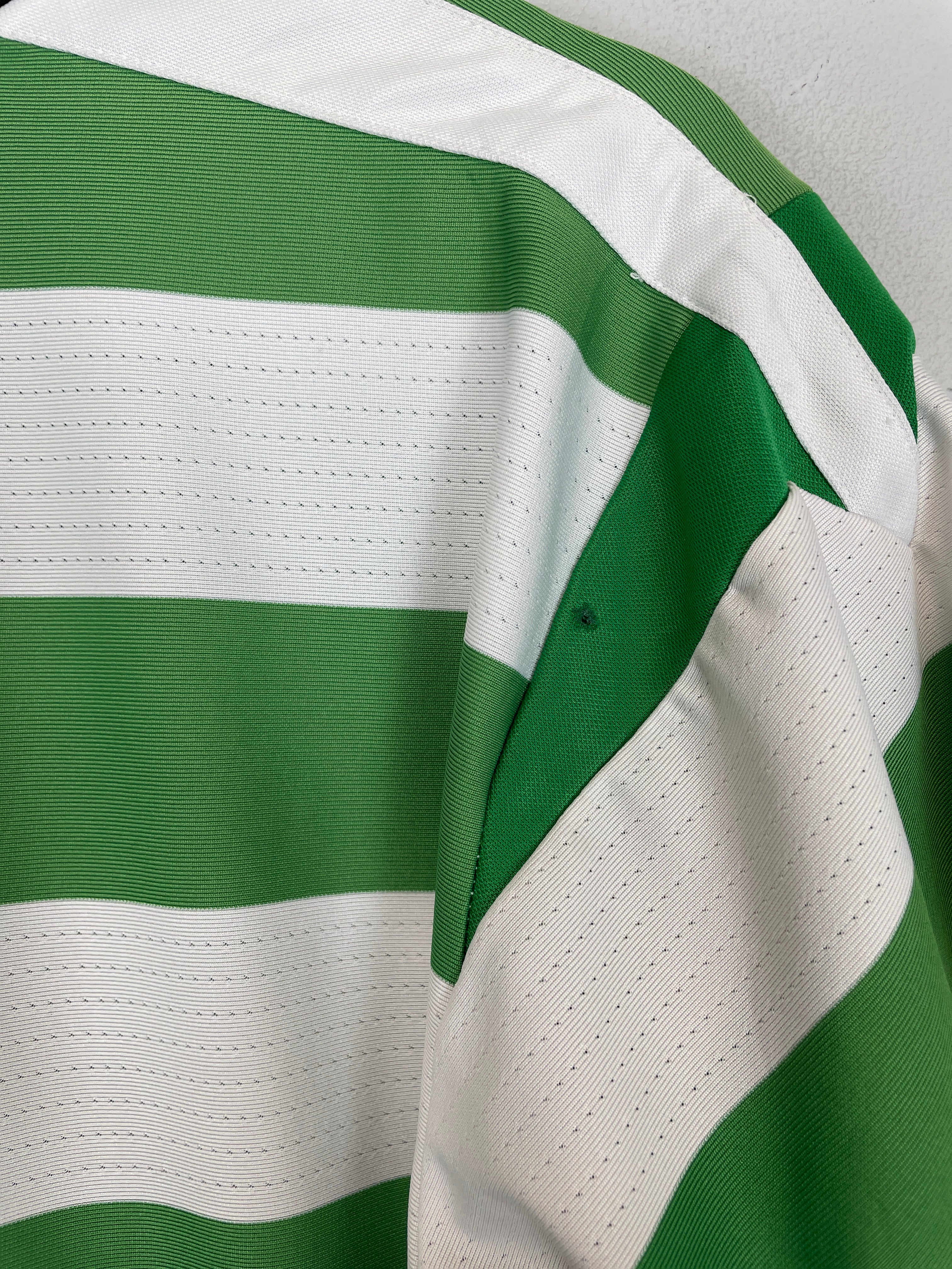 Shop 2004/05 CELTIC HOME SHIRT (L) UMBRO, classic football shirts, vintage football shirts & retro soccer jerseys at Cult Kits