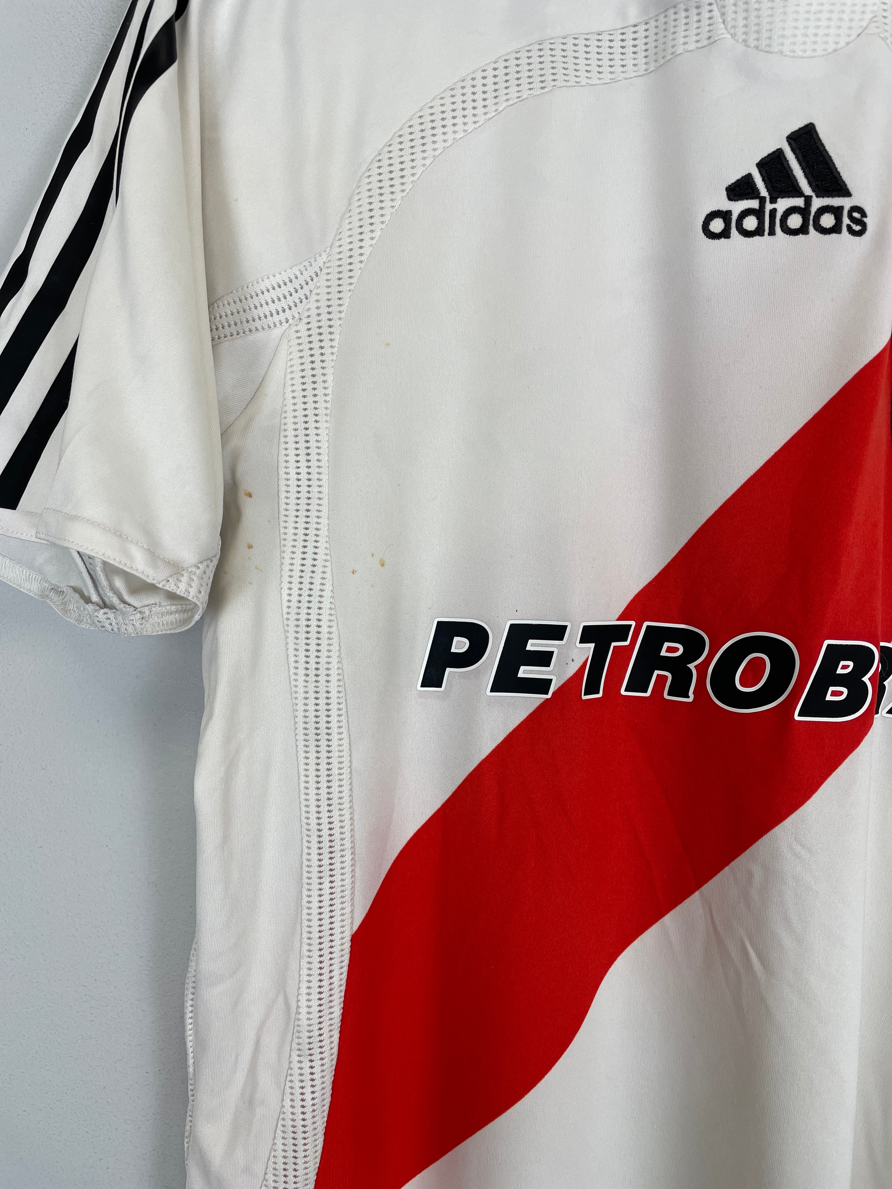 Shop 2009/10 RIVER PLATE HOME SHIRT (L) ADIDAS, classic football shirts, vintage football shirts & retro soccer jerseys at Cult Kits