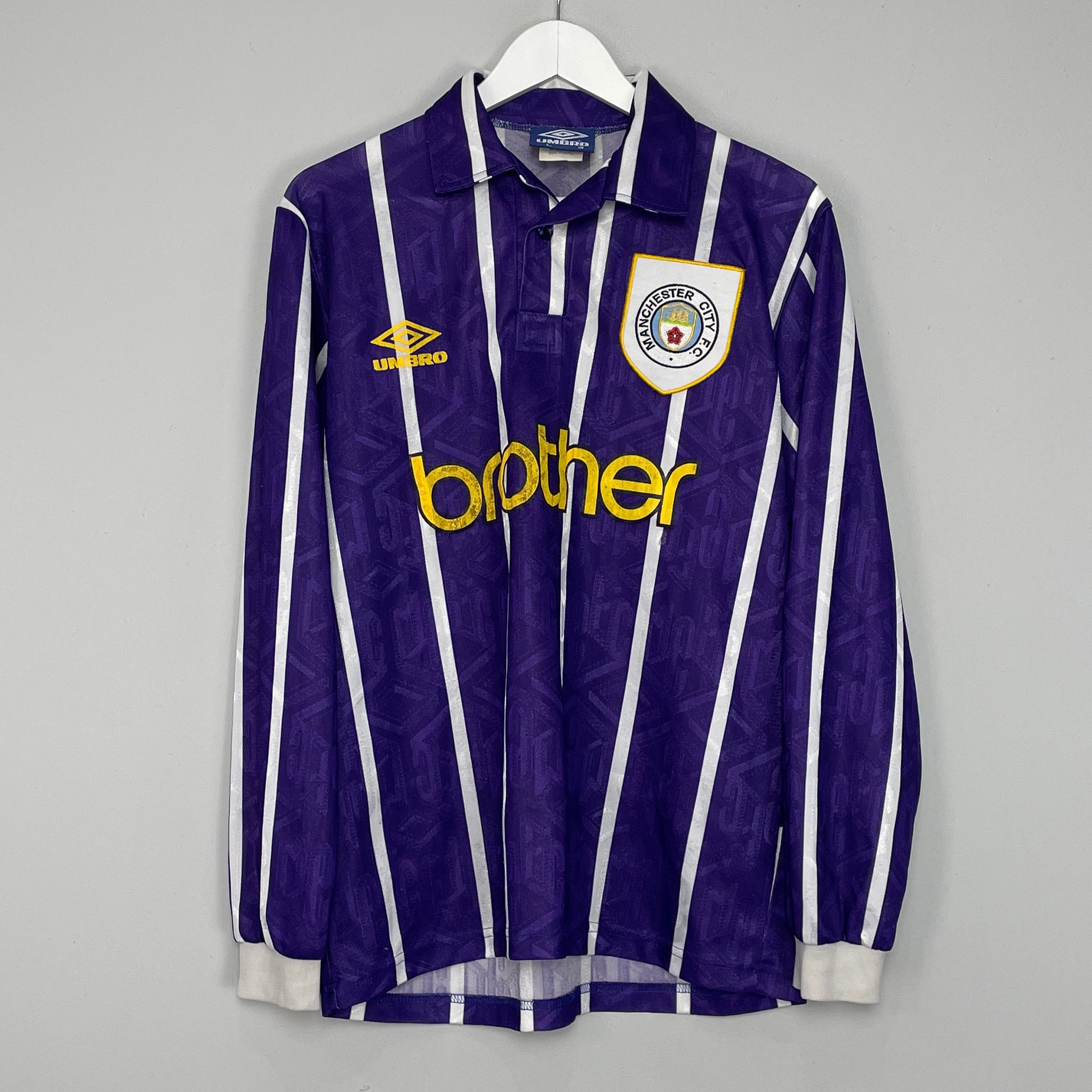 Shop 1992/94 MANCHESTER CITY L/S AWAY SHIRT (L) UMBRO, classic football shirts, vintage football shirts & retro soccer jerseys at Cult Kits