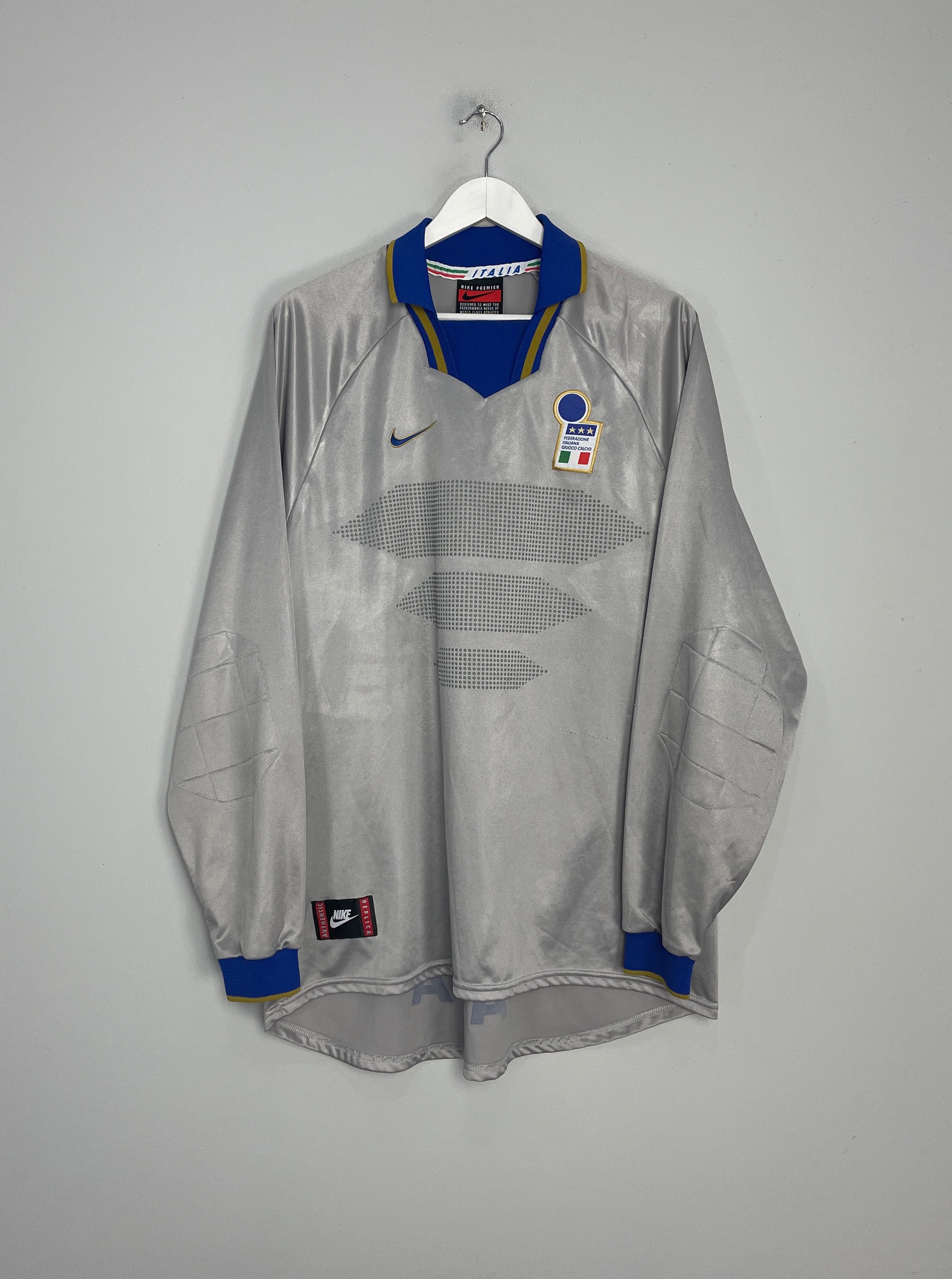 Shop 1996/97 ITALY GK SHIRT (XXL) NIKE, classic football shirts, vintage football shirts & retro soccer jerseys at Cult Kits