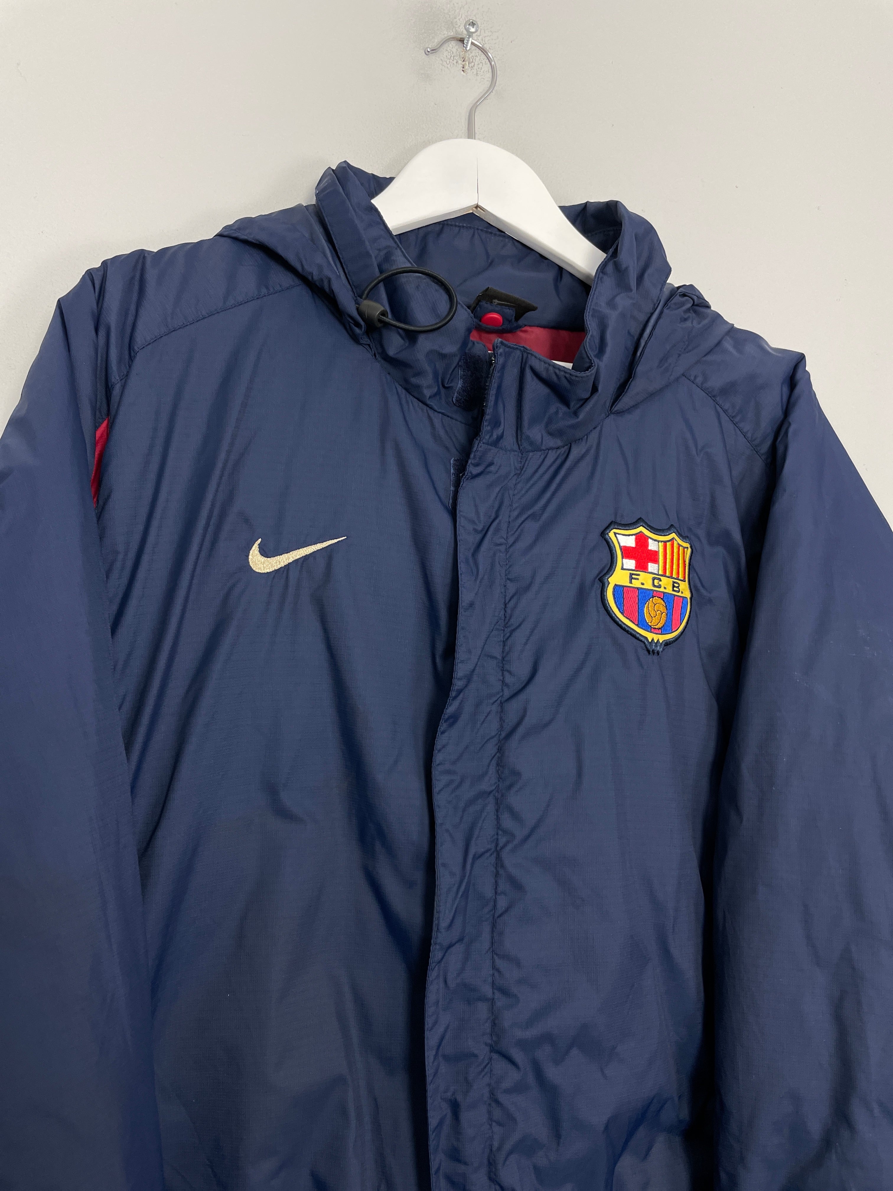 Shop 2001/02 BARCELONA BENCH COAT (L) NIKE, classic football shirts, vintage football shirts & retro soccer jerseys at Cult Kits