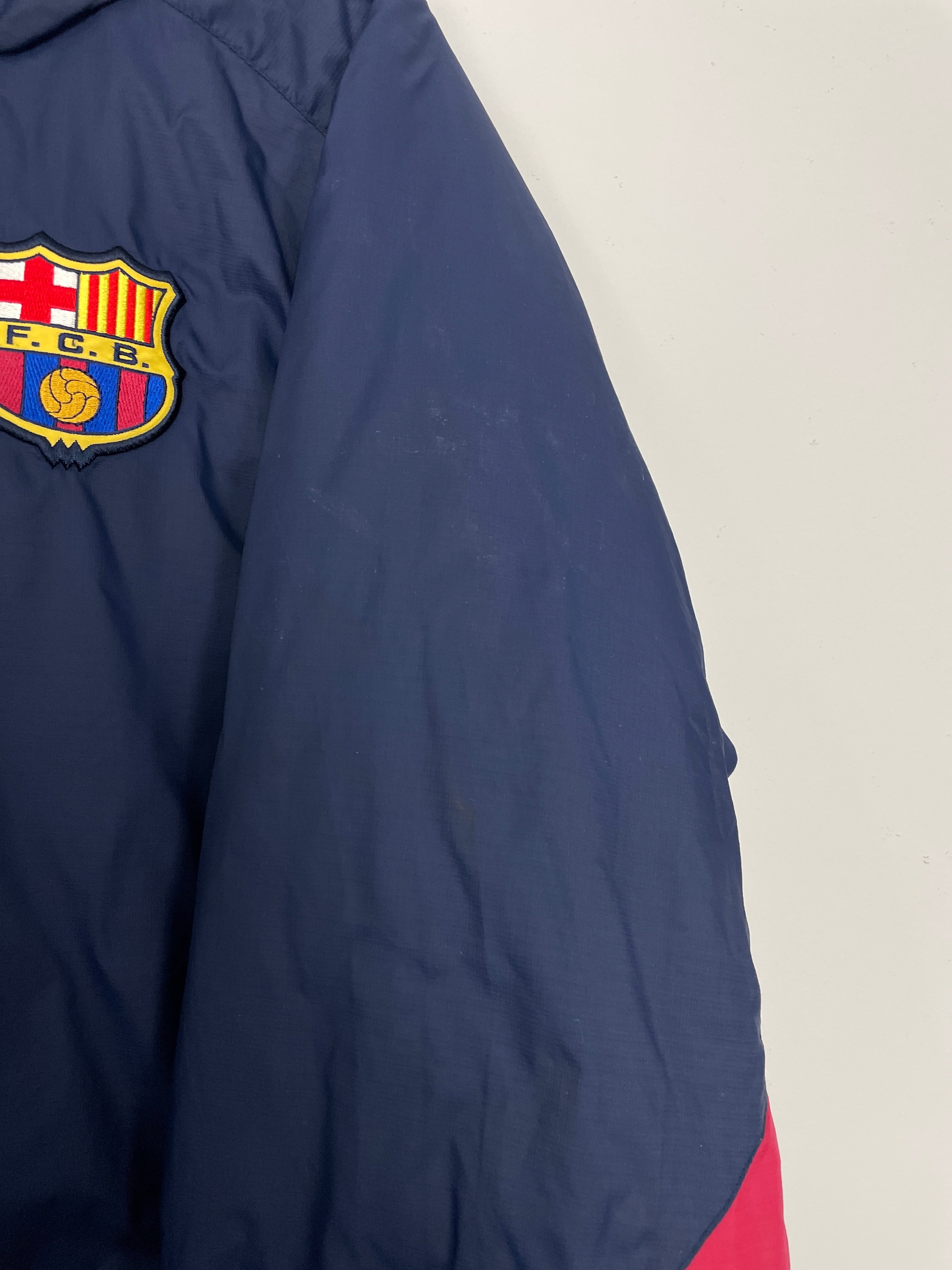 Shop 2001/02 BARCELONA BENCH COAT (L) NIKE, classic football shirts, vintage football shirts & retro soccer jerseys at Cult Kits