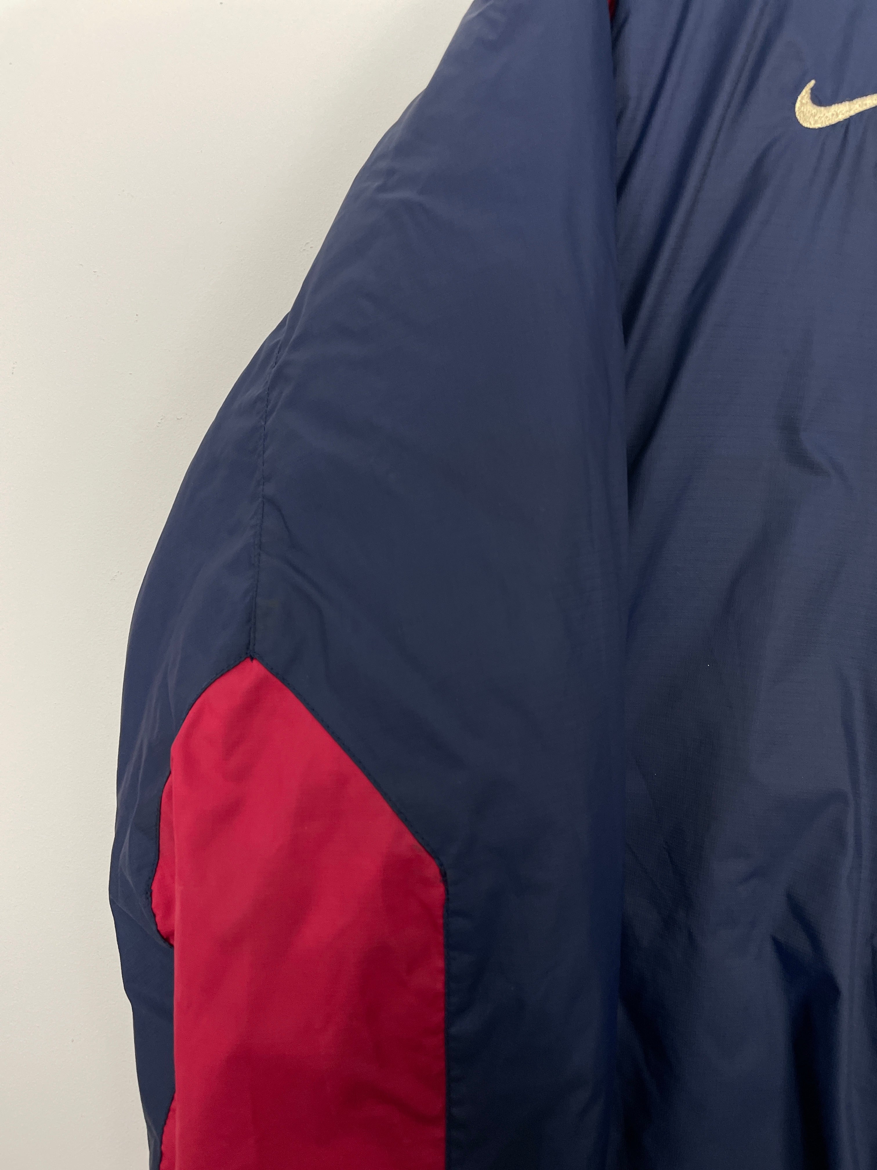 Shop 2001/02 BARCELONA BENCH COAT (L) NIKE, classic football shirts, vintage football shirts & retro soccer jerseys at Cult Kits