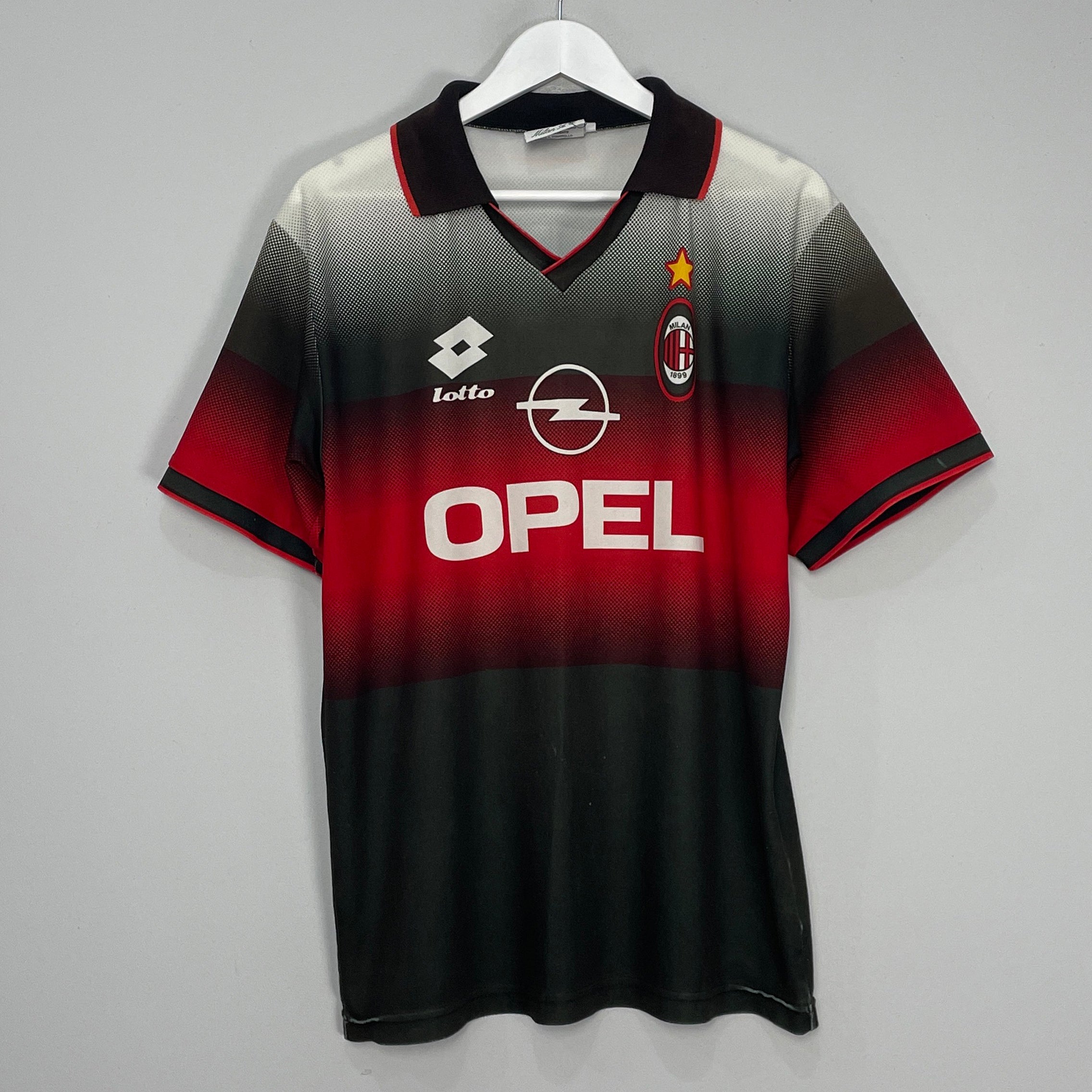 Shop 1995/96 AC MILAN TRAINING SHIRT (L) LOTTO, classic football shirts, vintage football shirts & retro soccer jerseys at Cult Kits